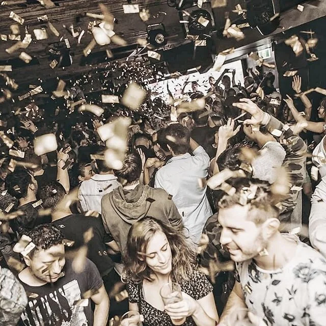 Never a case of the Monday blues when you know it's going off tonight @sidebarsydney for I ♥️ Mondays the biggest Monday night in Sydney! Let's get it! 🔈 #listenupgroup⁠
__________________________________⁠
⁠
#onestopdjs #studentnight #wakeup #sidebarsydney #sydney #photooftheday #sydneyevents #sydneyparty #studentnight #backpacking #traveloz #sidebar #australia #travelaustralia #welovesydney