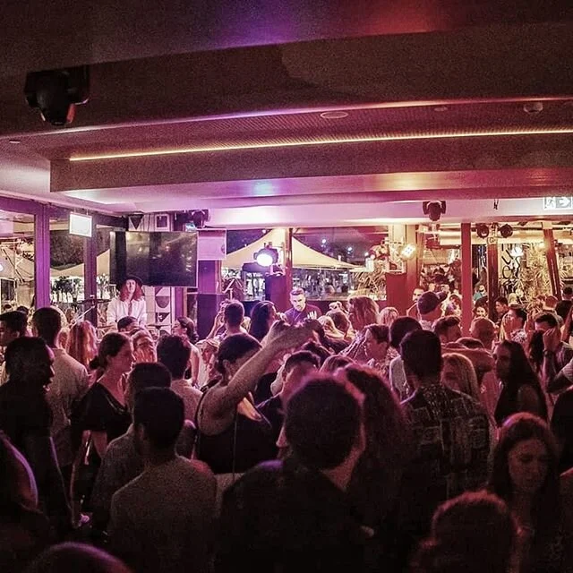 Looking like a full house @bungalow8sydney tonight! Catch us jamming out with live musicians until the early hours every Friday & Saturday! 🌟 #listenupgroup⁠
⁠
__________________________⁠
⁠
#bungalow8sydney #sydney #darlingharbour #barangaroo #sydneylife #sydneyevents #theloft #sydneyparty #sydneyevents #sydneydjs⁠