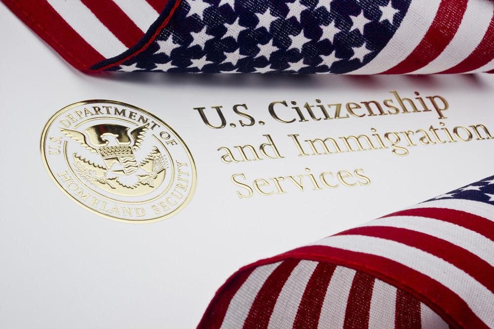 O que é a naturalização nos EUA e quem é elegível? - Sem Fronteiras