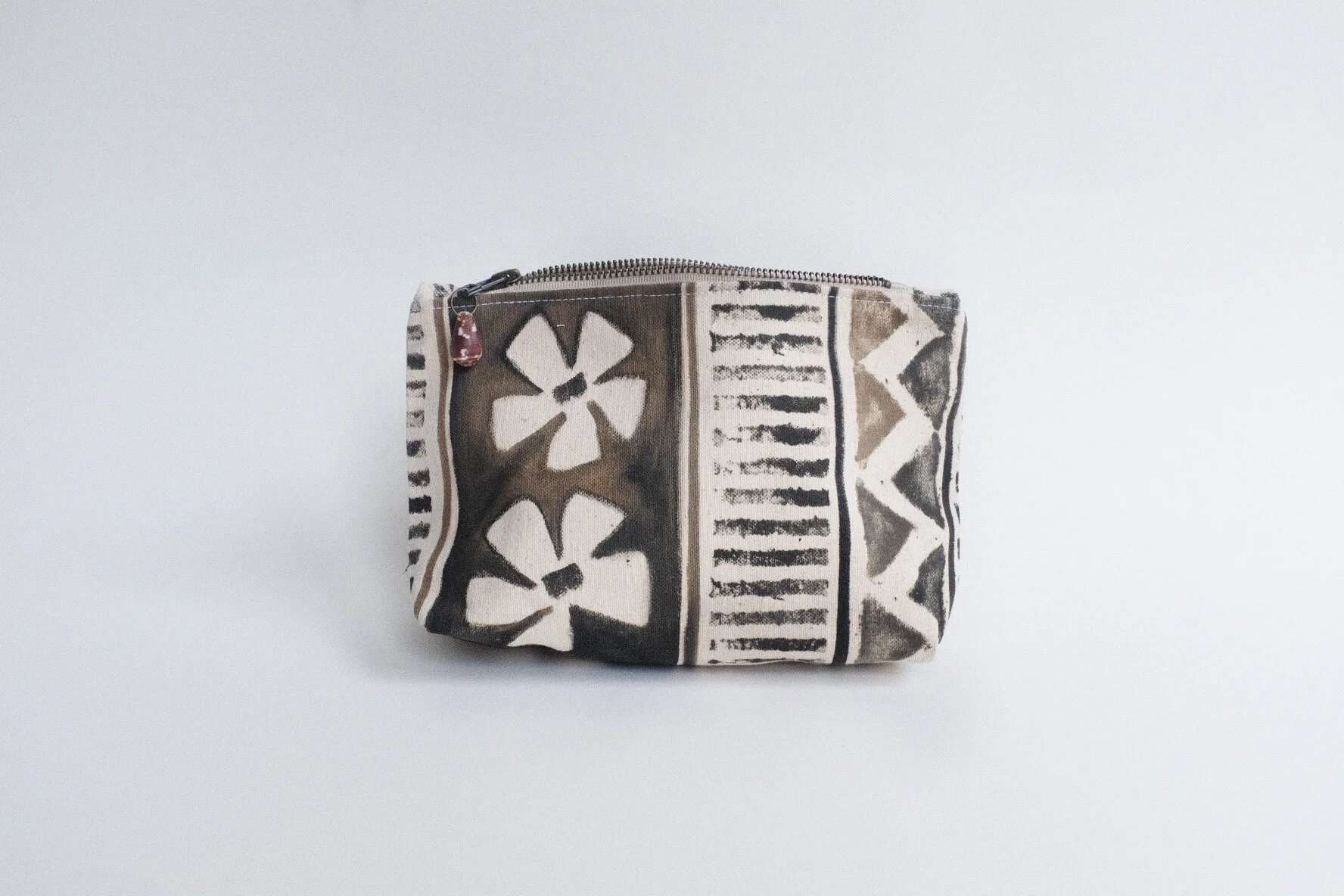 #011 tapa/ graphic stripe pouch