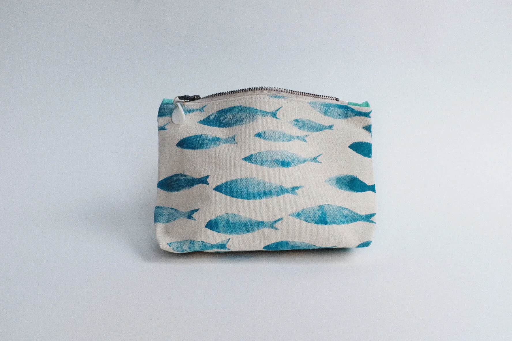 #013 fish/ fade pouch