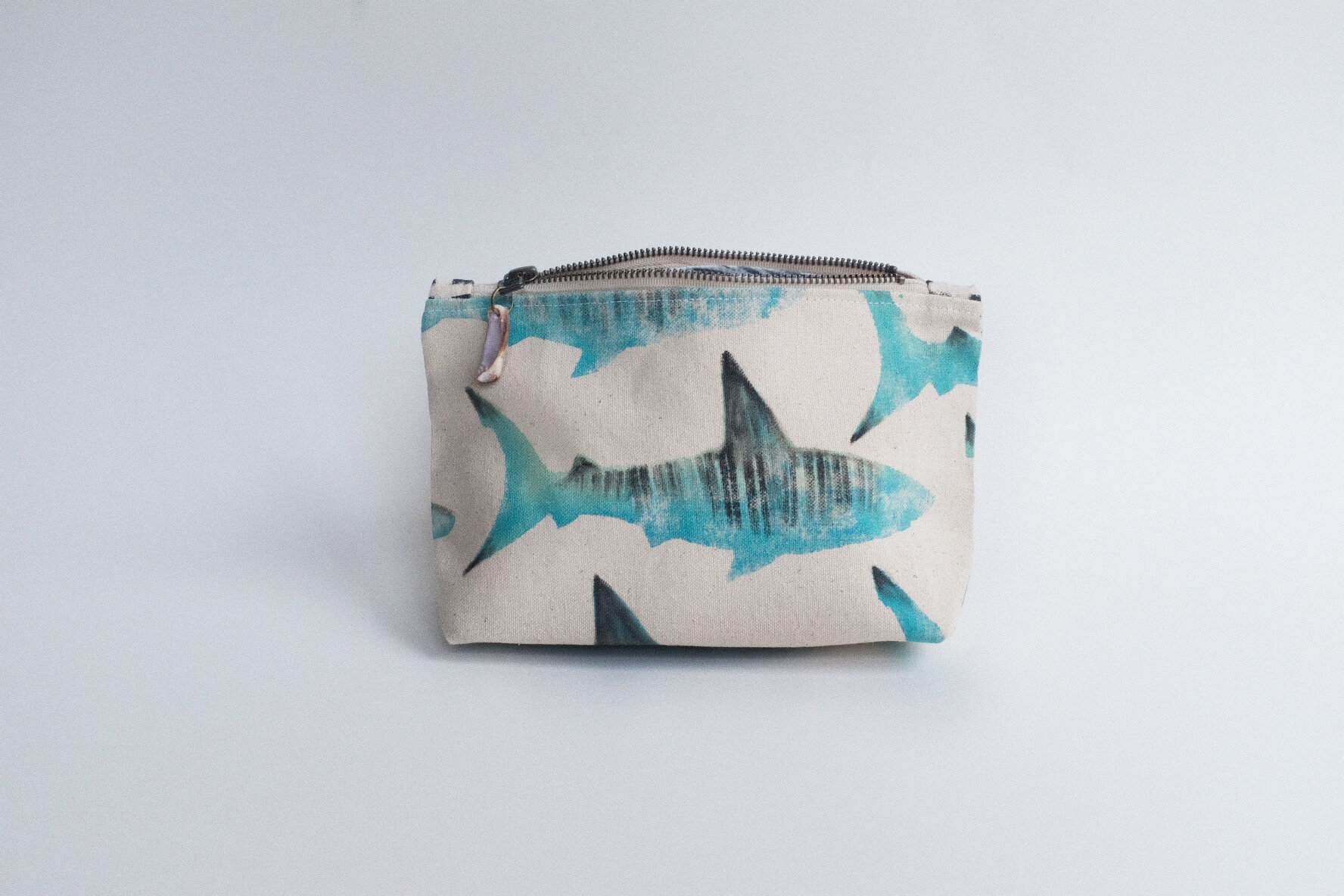 #014 shark/ graphic dot pouch