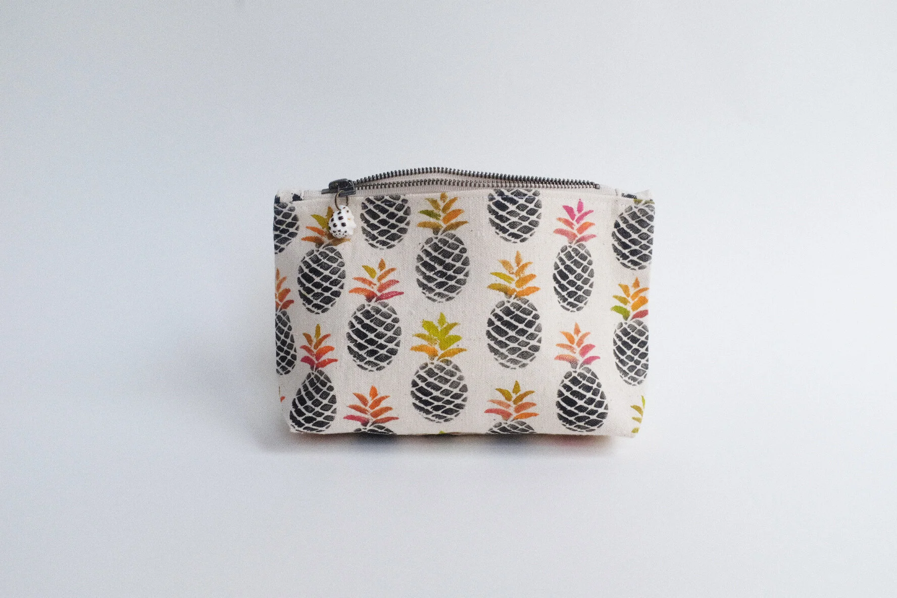 #015 pineapple/ graphic dot pouch