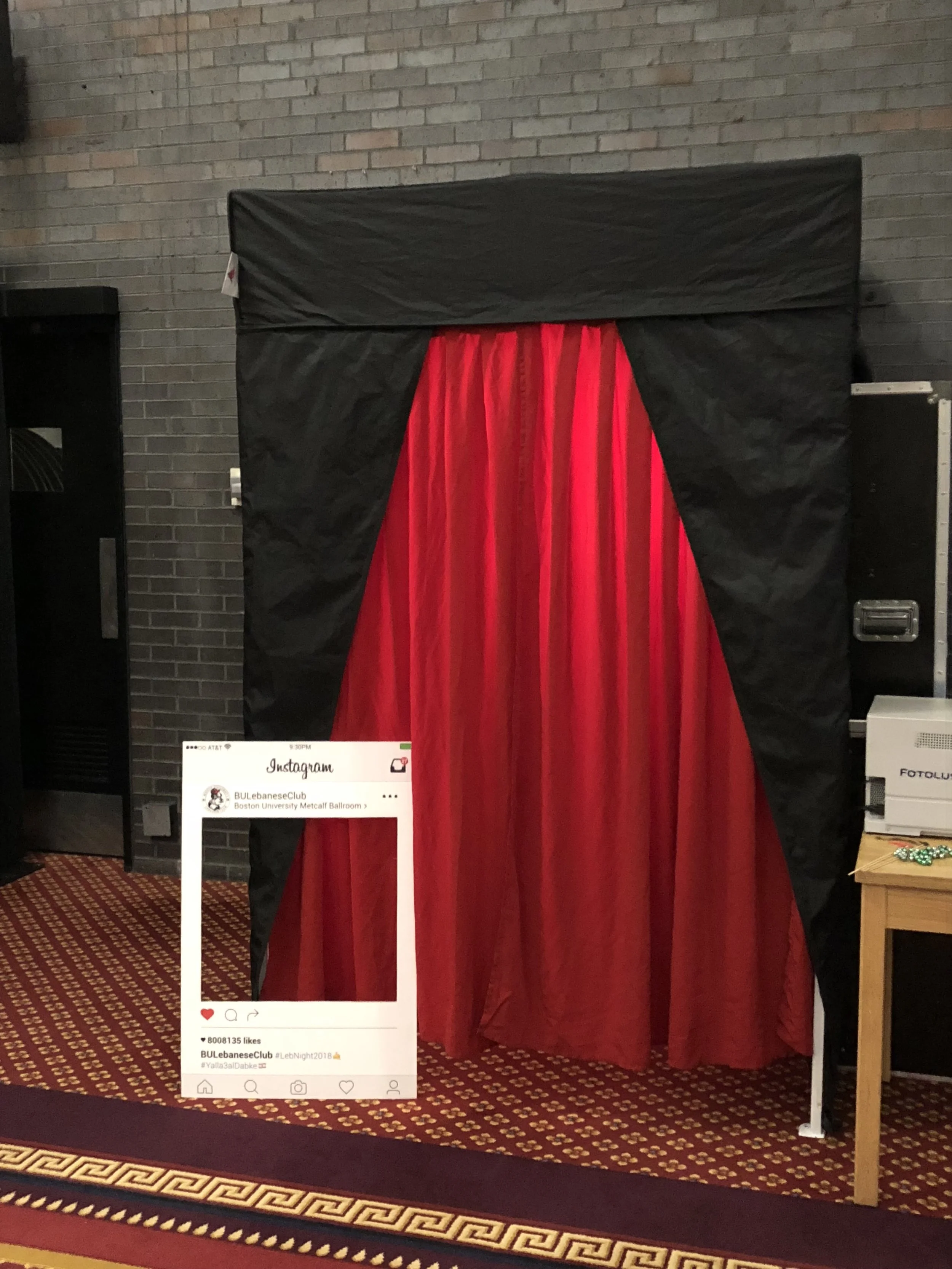 modern outside full booth.JPEG