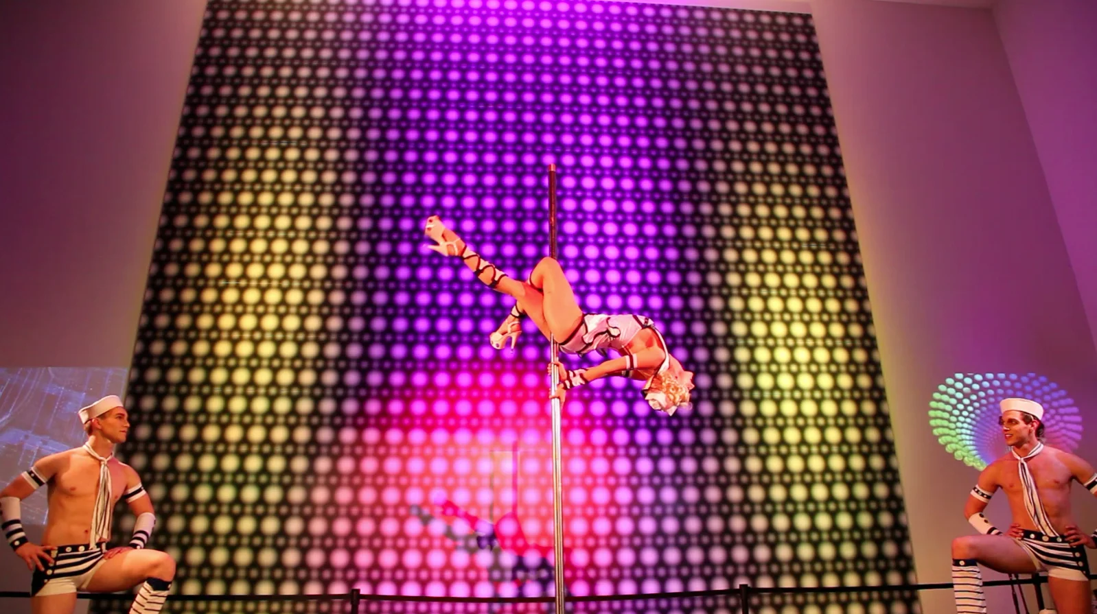 Acrobatic-Pole-Dance.4.jpg