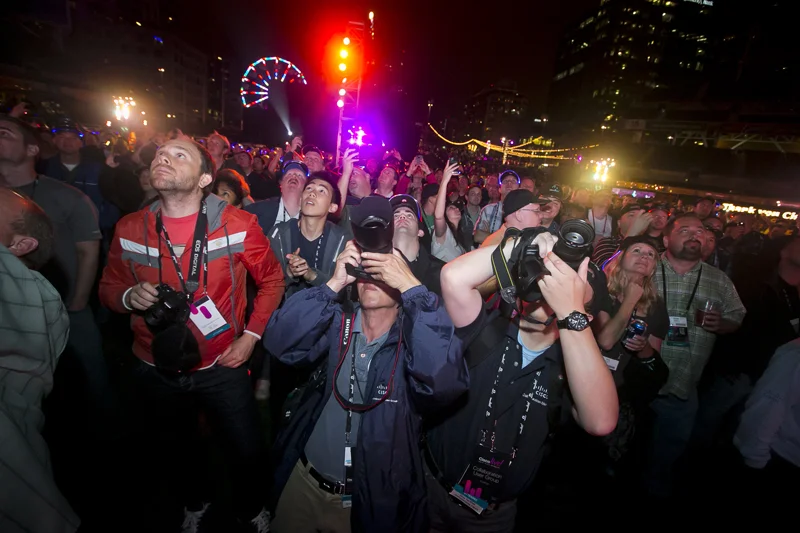Aerial-Balloon-Audience-reaction1.jpg