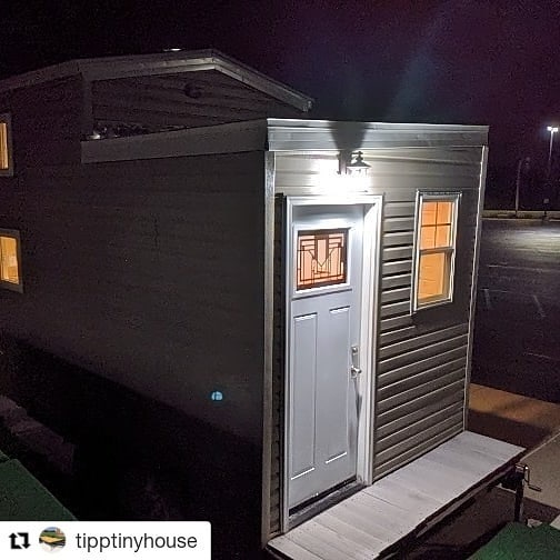 #Repost @tipptinyhouse
・・・
Morning light.