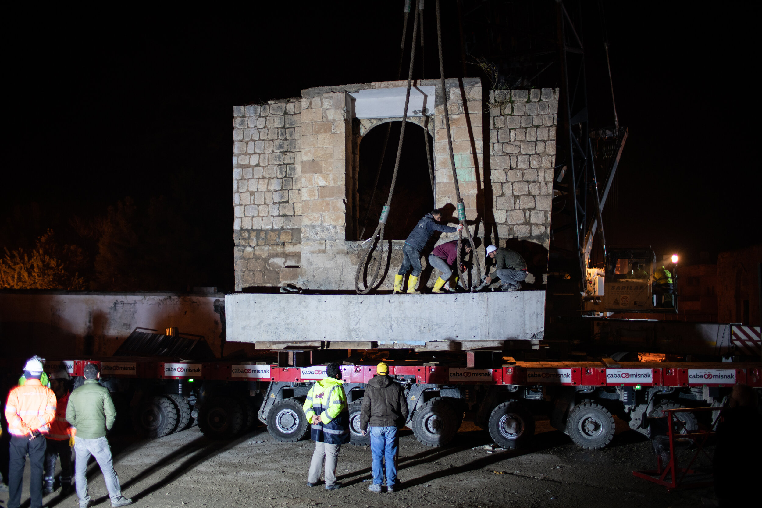 The walls of Kizlar Mosque are lifted onto a tracked trailer to be moved across the Tigris before dawn.