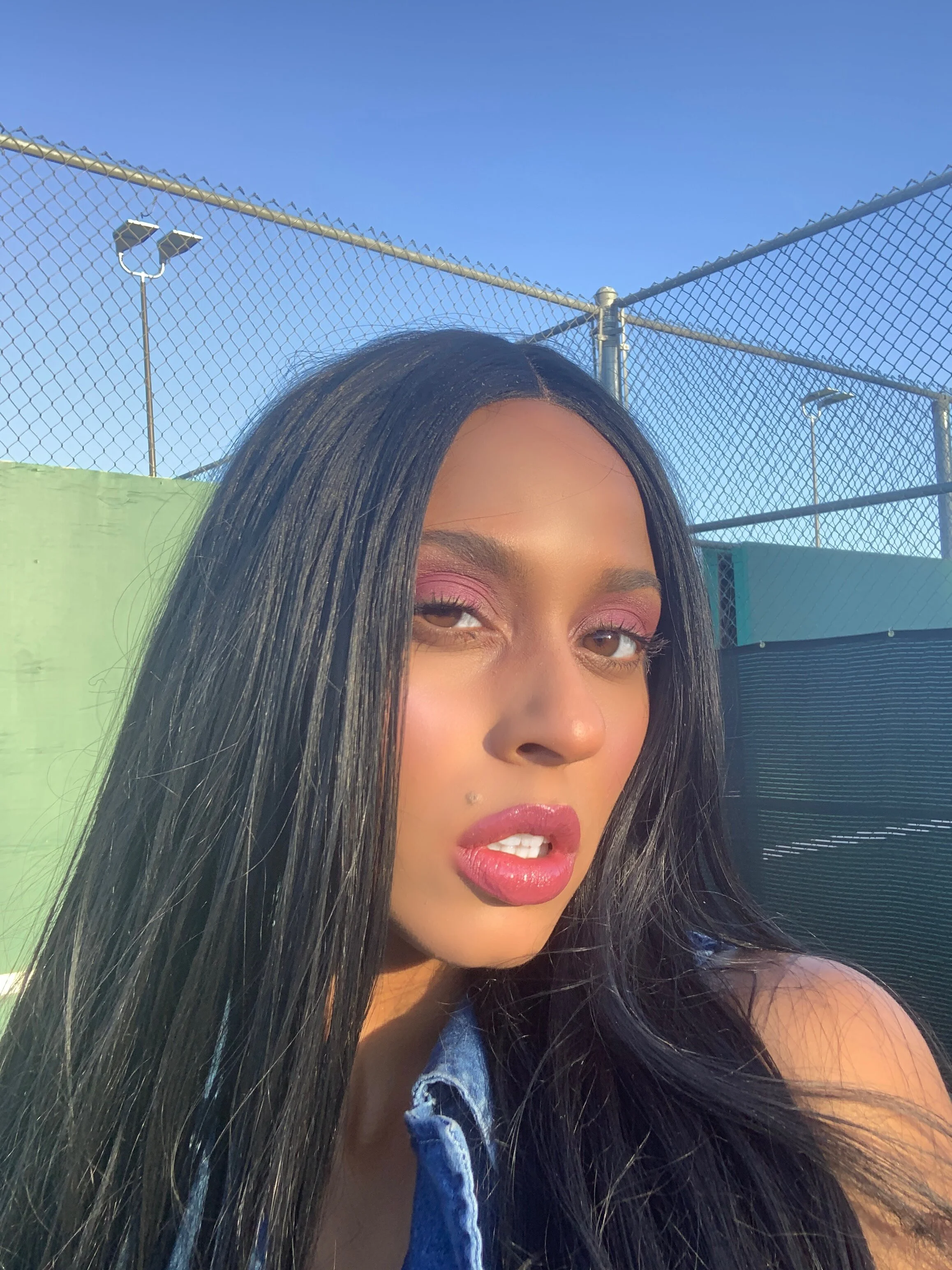 Facetune_14-09-2019-04-56-18.jpg