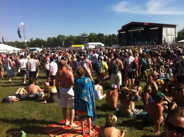 crowd2.webp