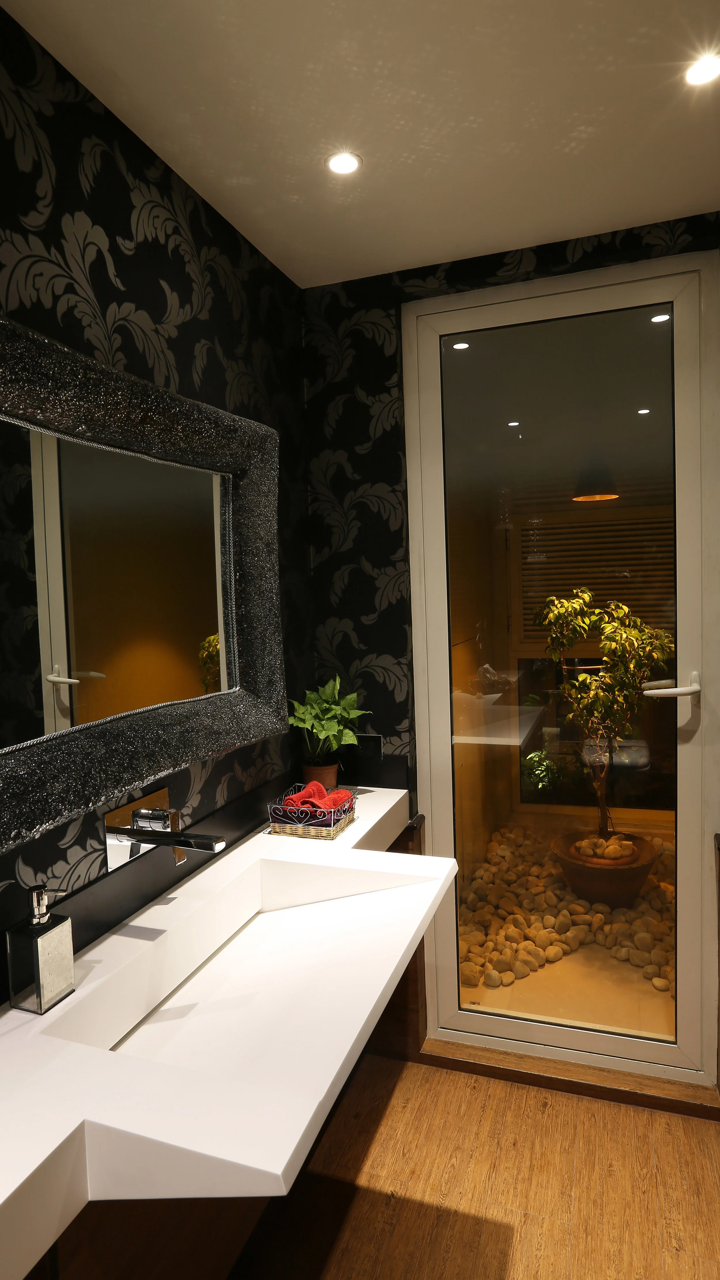 4 - Powder room - Night.jpg