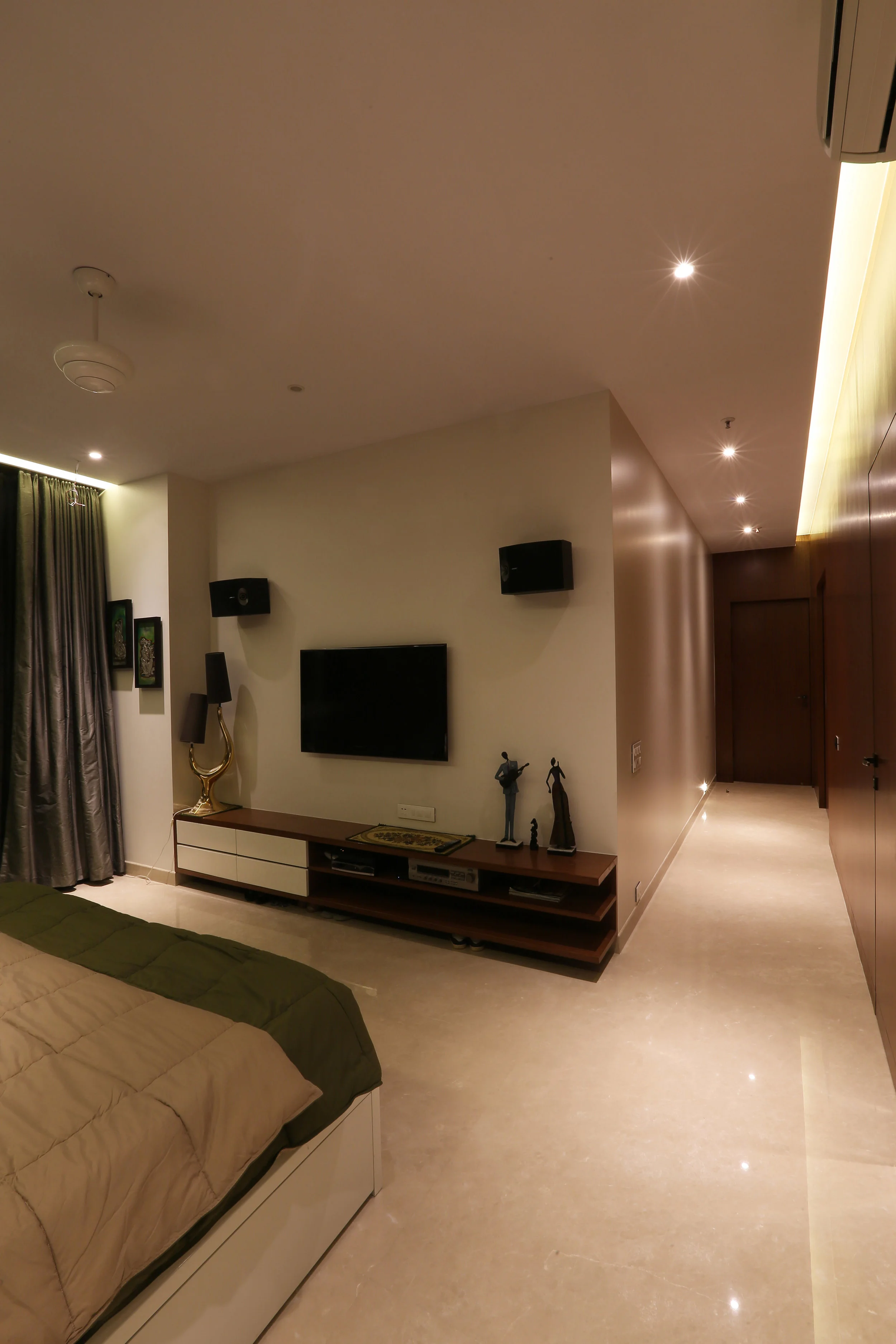 6 - Bedroom1 - Towards Passage.jpg