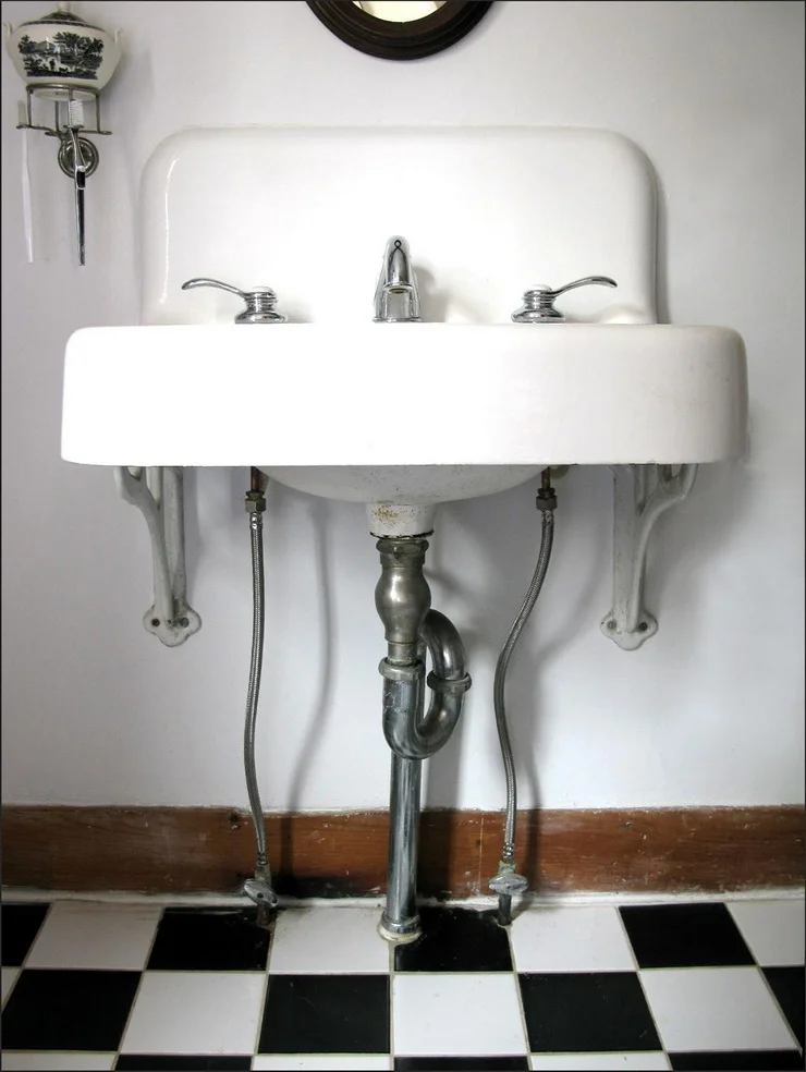 Creative Ways To Utilise Under-Sink Areas (1).jpg