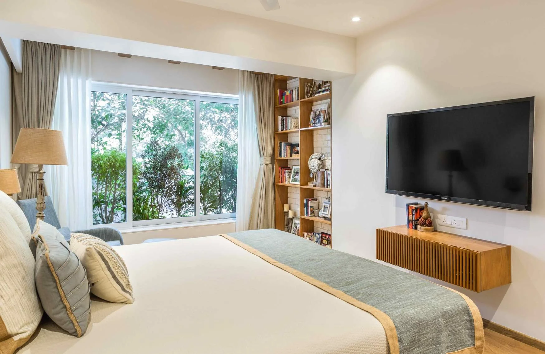 7 Interior Design Ideas for a Minimalist Master Bedroom That Maximises