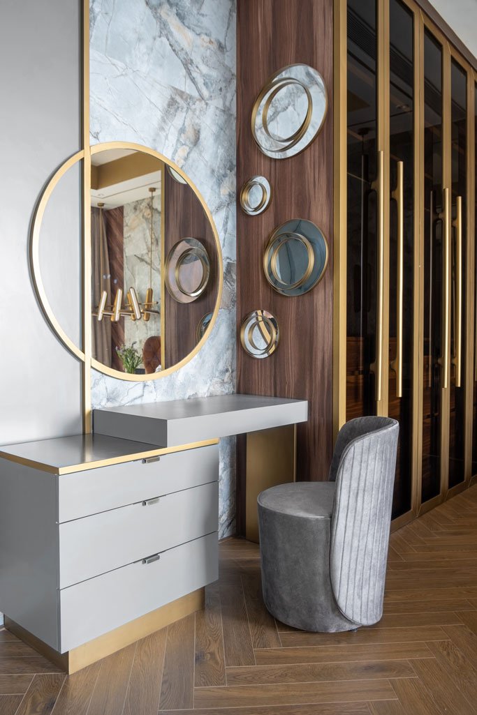 Bedroom Mirrors Ideas to Update Your Bedroom Interior!