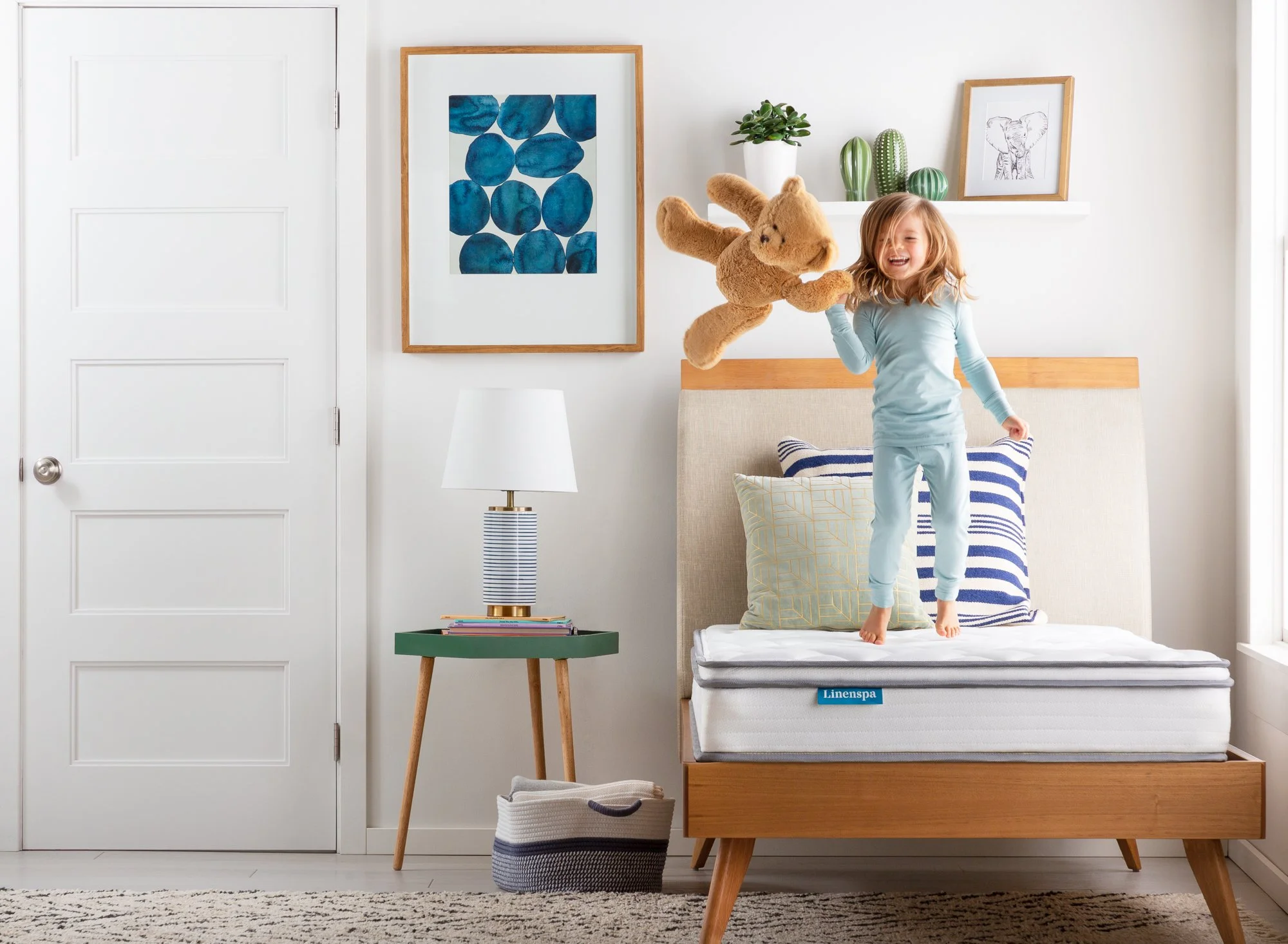WMLS08_GFSP_WalmartLinenspa8inSpringMattress_ChildJumpingonMattressWide2.jpg