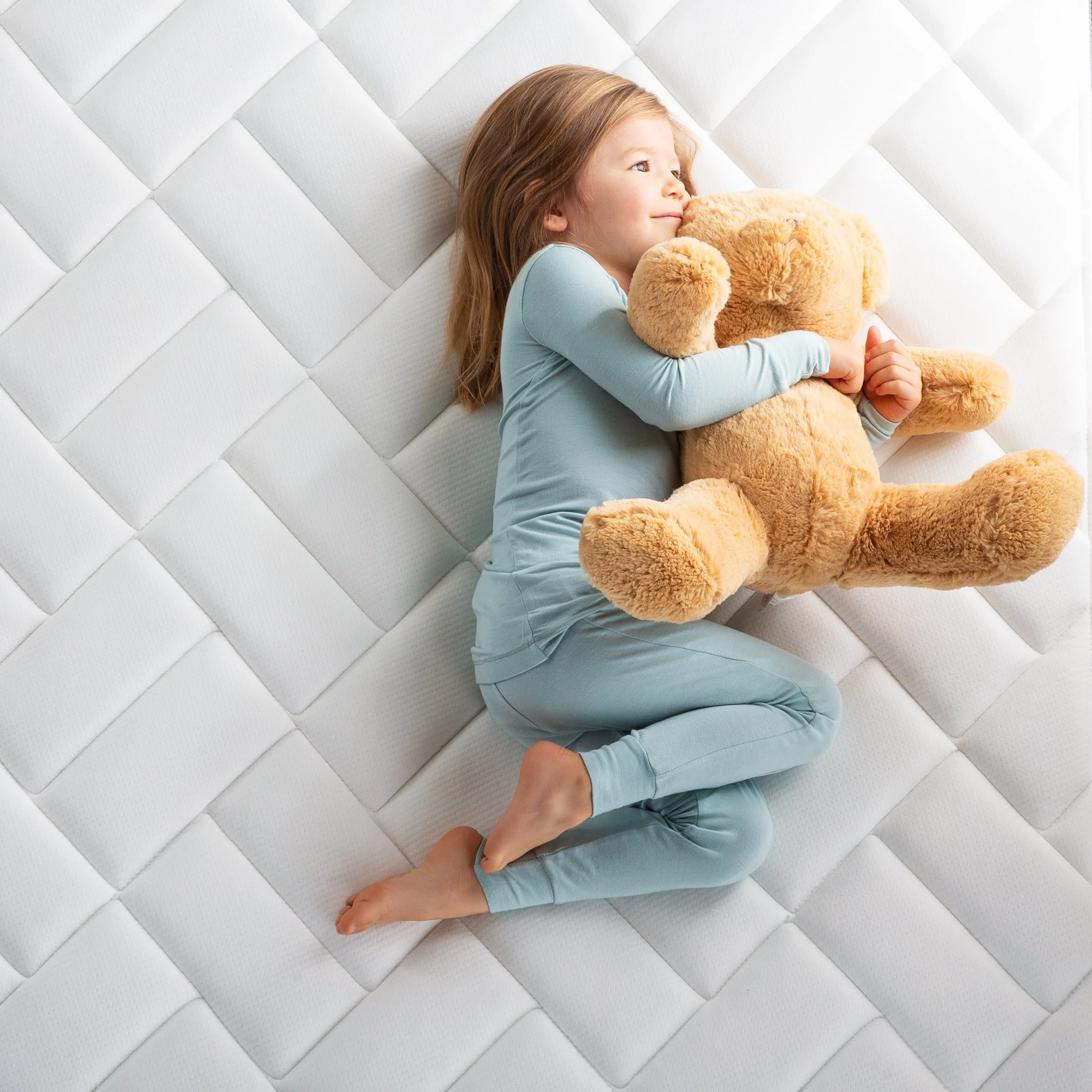 WMLS08_GFSP_WalmartLinenspa8inSpringMattress_ChildonMattresTopDown2.jpg