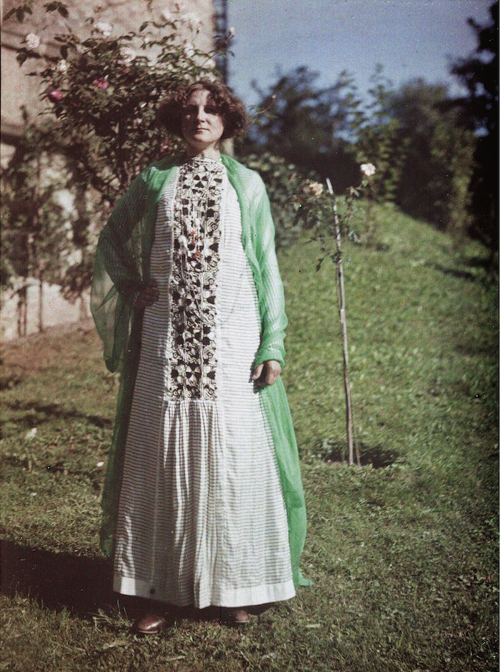 Friedrich (Fritz) G Walker,  Emilie Flöge in Chinese Imperial costume from the Qing Dynasty in the Gardens of the Villa Paulick in Seewalchen at Attersee 13 or 14 September 1913 , 1913. IMAGNO Brandstätter Images, Vienna