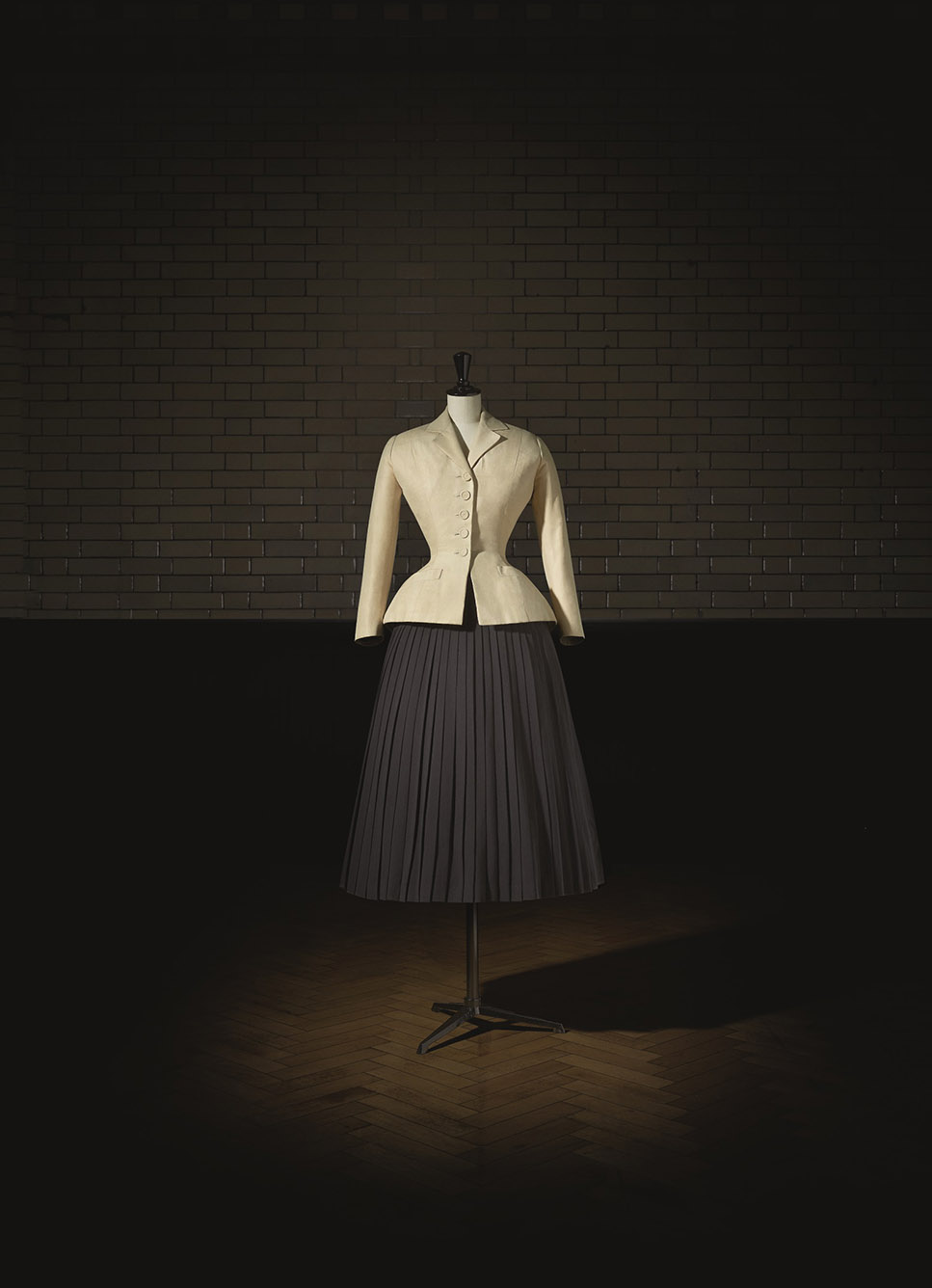 Christian Dior (1905&ndash;57), Bar Suit, Haute Couture, SpringSummer 1947, Corolle Line.  Photo (c) Laziz Hamani. Victoria and Albert Museum, London