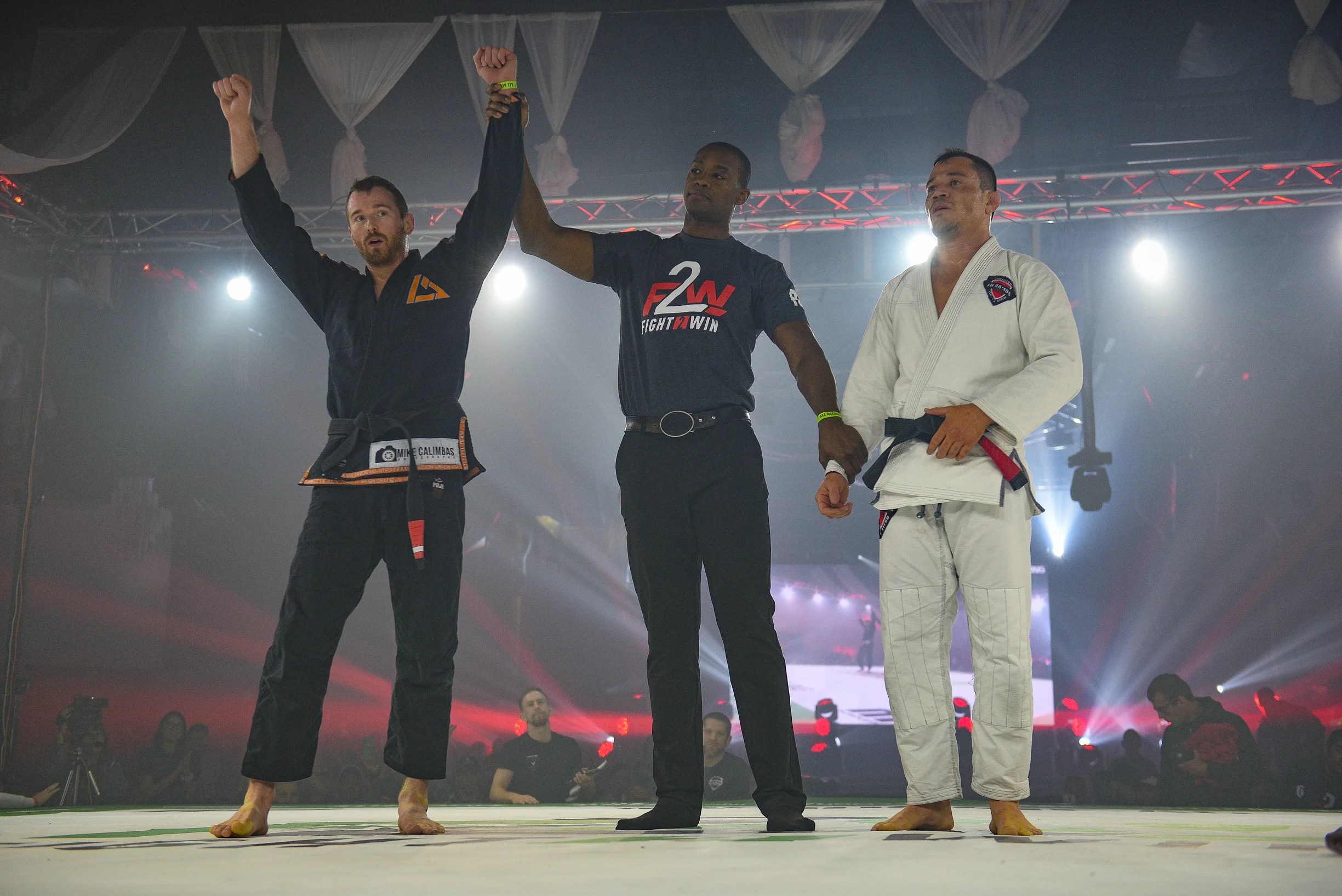 Prof. Drew Lockwood improves his Pro Fight record to 4-0 via unanimous decision over Prof. Ed Ramos.