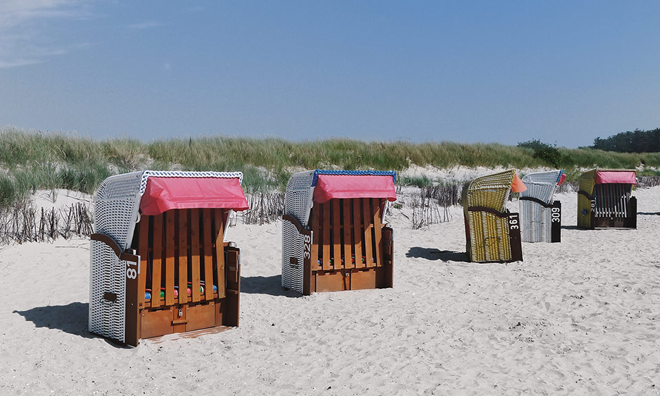 The beach has fine sand, is supervised and only a few minutes away.