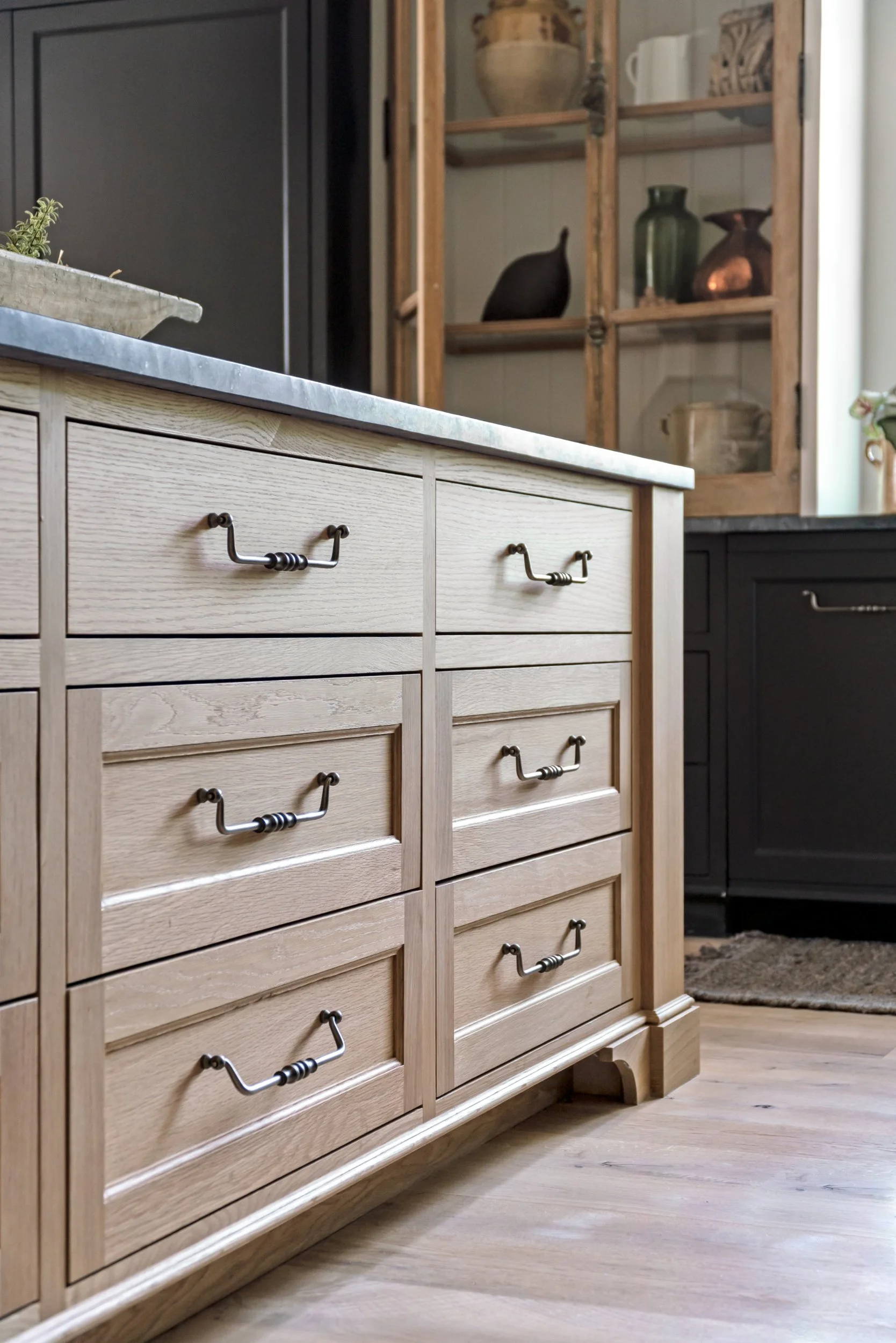 karl-boonzaaijer-white-oak-island-drawer-detail-classical-hardware-dallas-tx.jpg