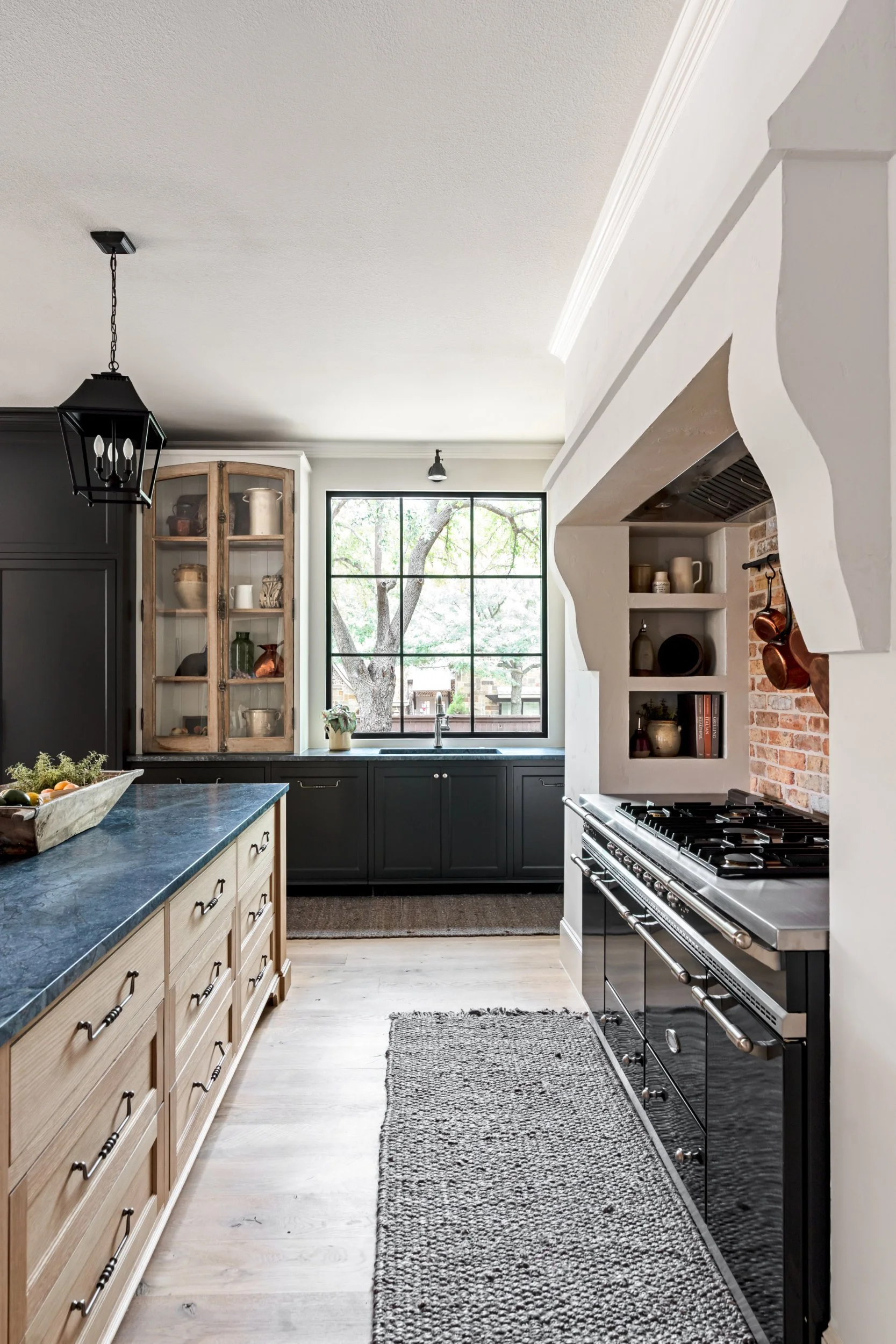 karl-boonzaaijer-custom-kitchen-plaster-range-hood-oak-island-dallas-tx.jpg