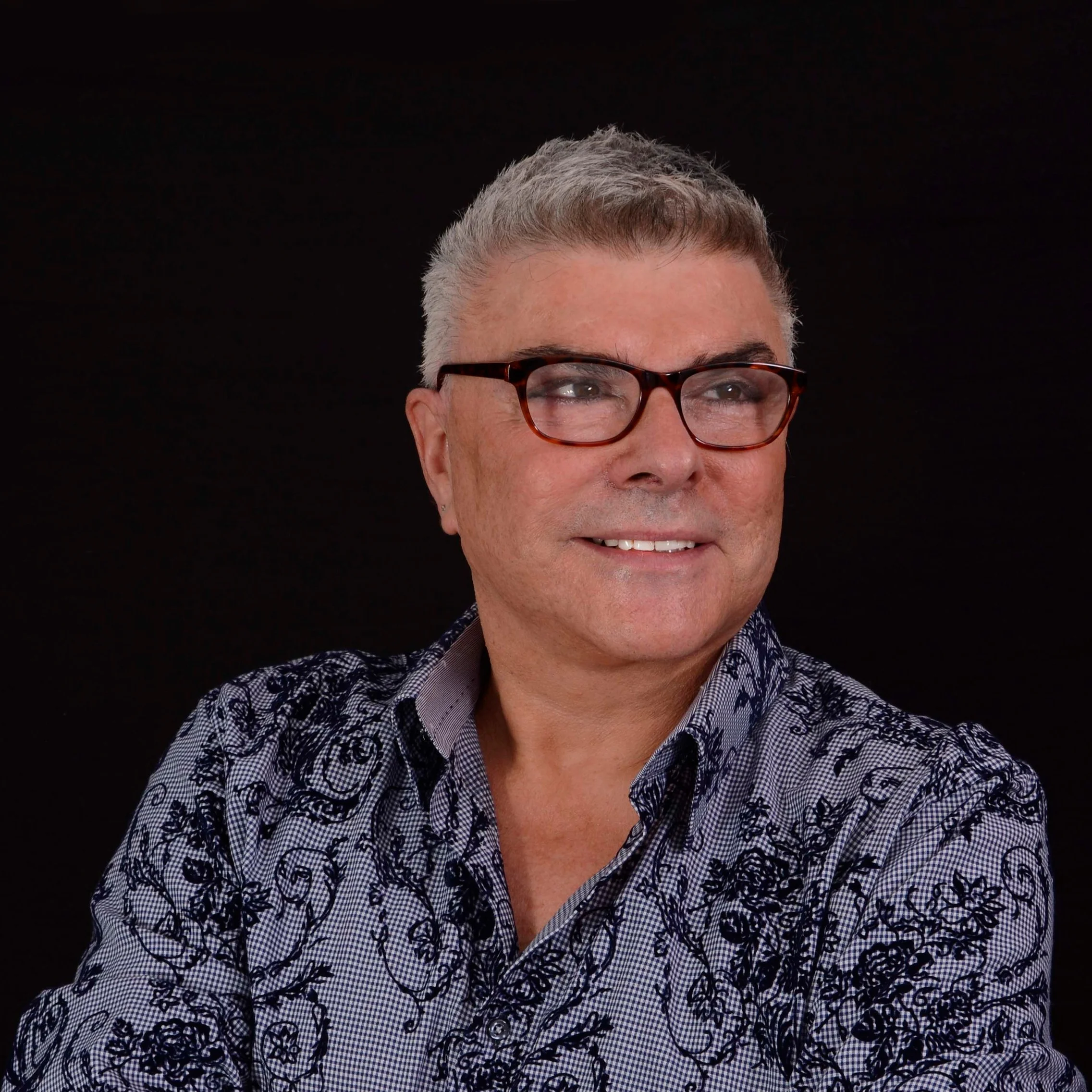 Malcolm Roberts International Psychic Medium Giving Readings to 1'000