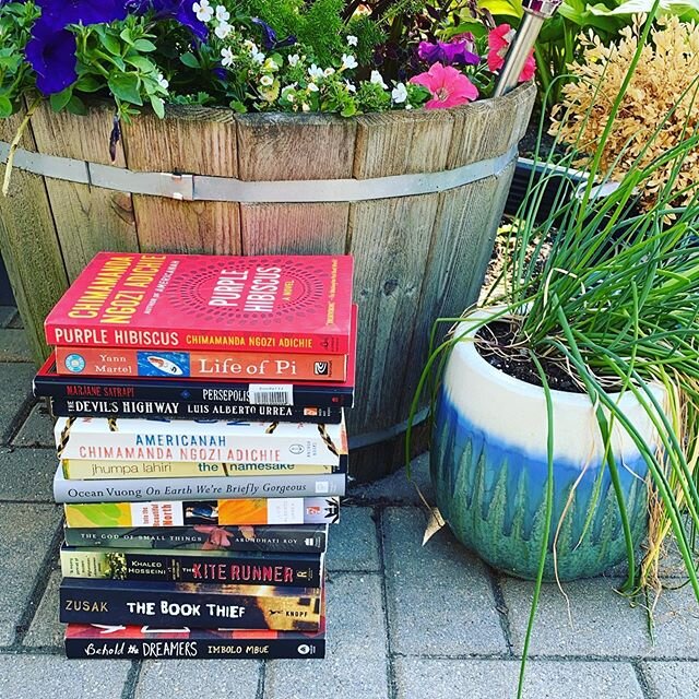 BOOKSTACKS and GARDENING might be two of the most visually pleasing things in my life 💜 especially now that any real big travel plans are off the table at the moment.  Today I worked on a list of 50+ titles for you to add to your list of INTERNATION