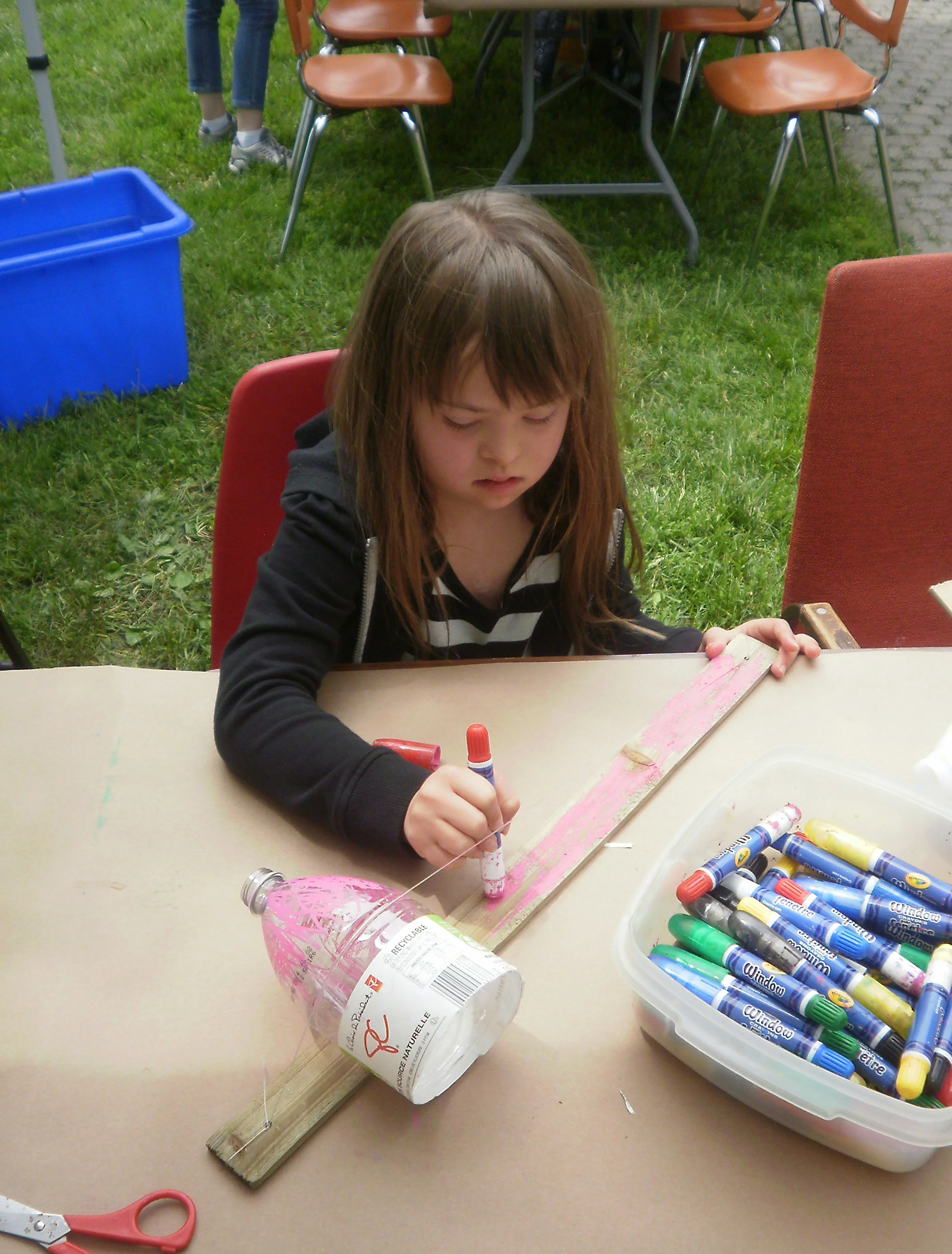 fille dessinant.jpg