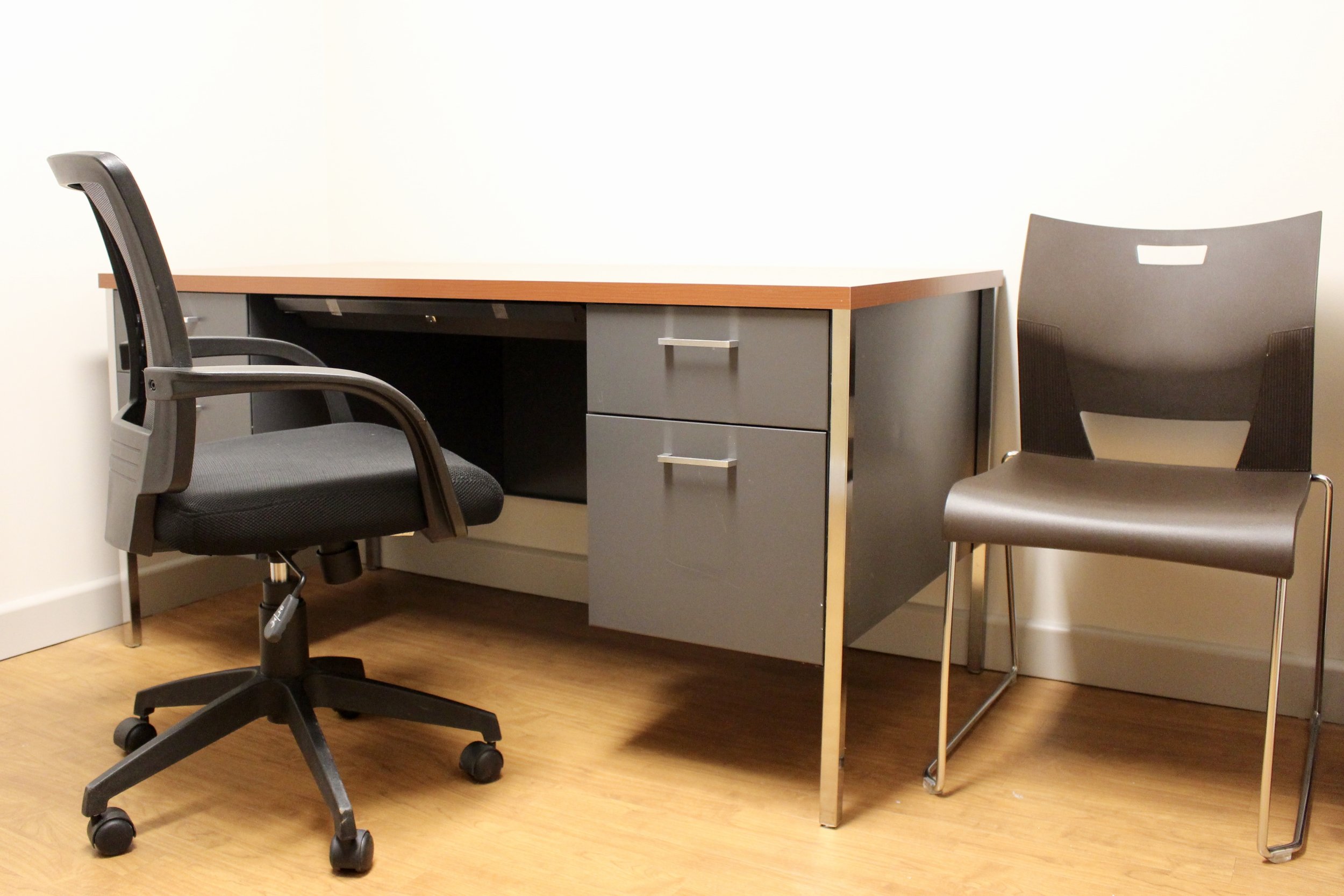 Hon Desk with OTG Task Chair and Duet