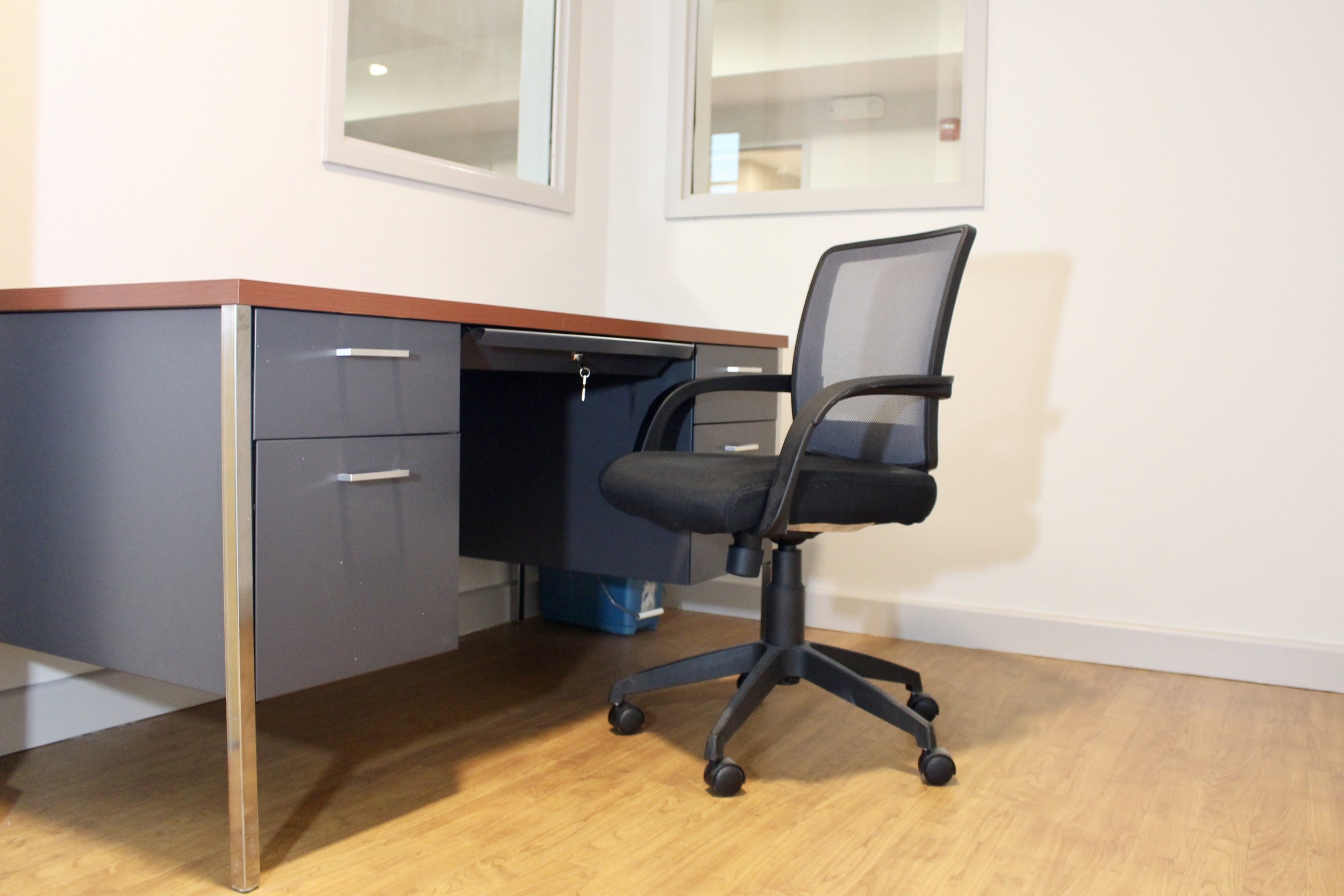 Hon Desk with Task Chair