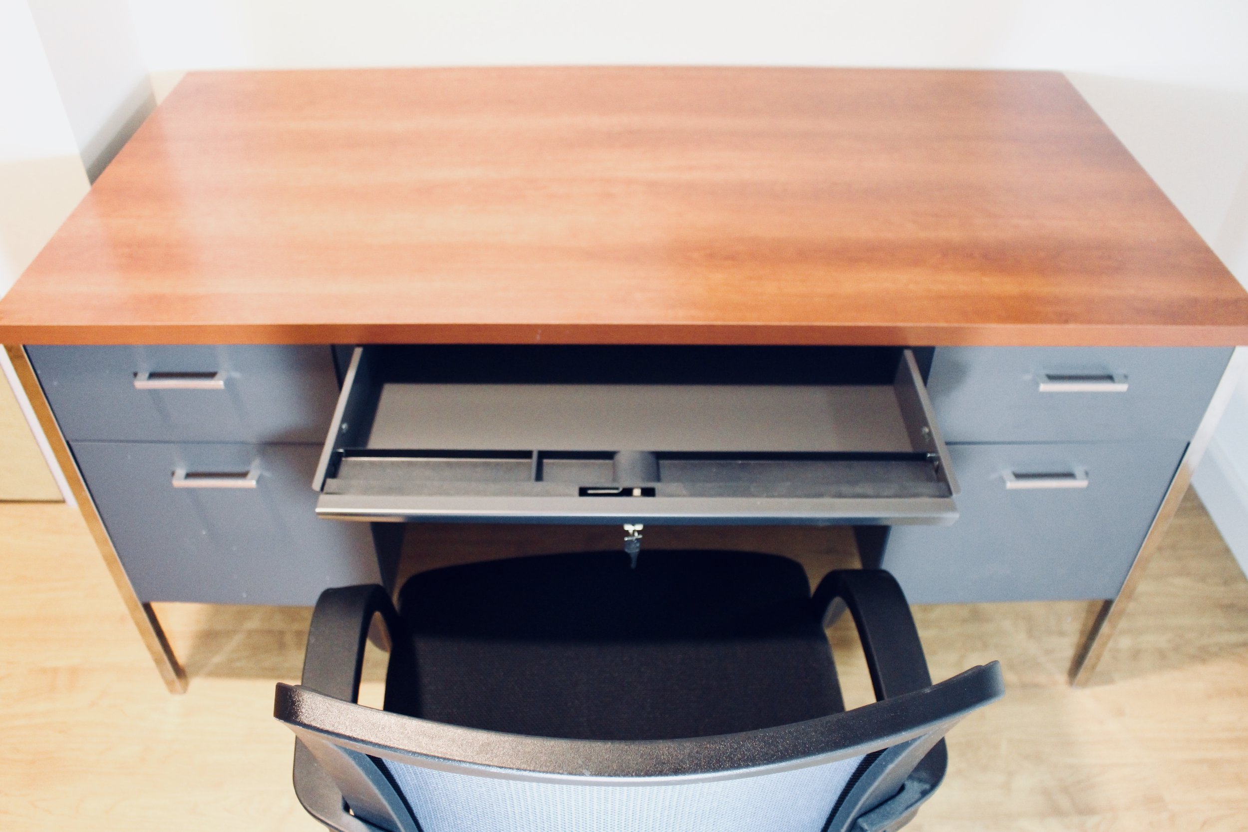 Hon Desk with Auto Locking System