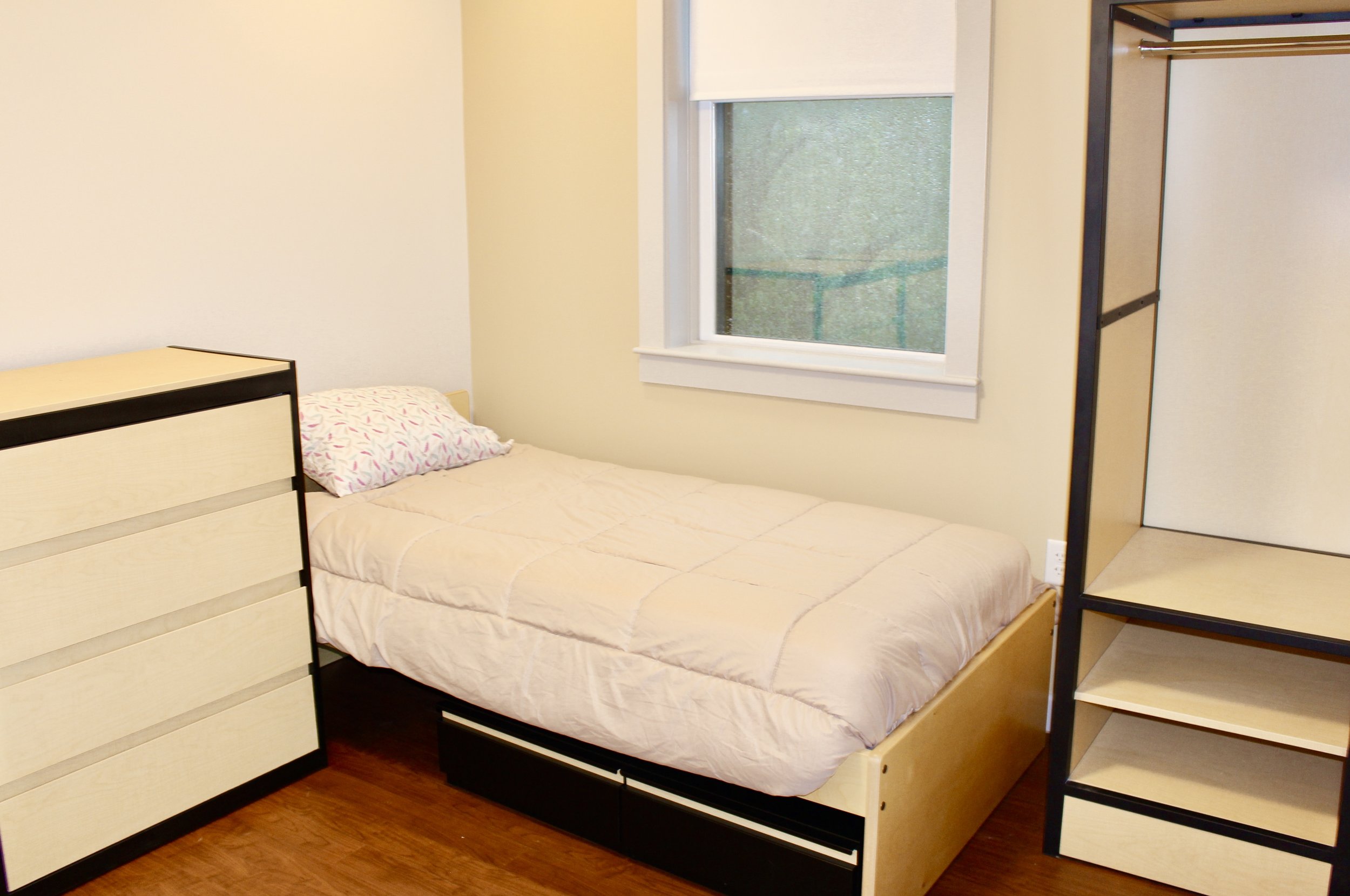 Ferrante Case Goods with Pine Quarters Bed