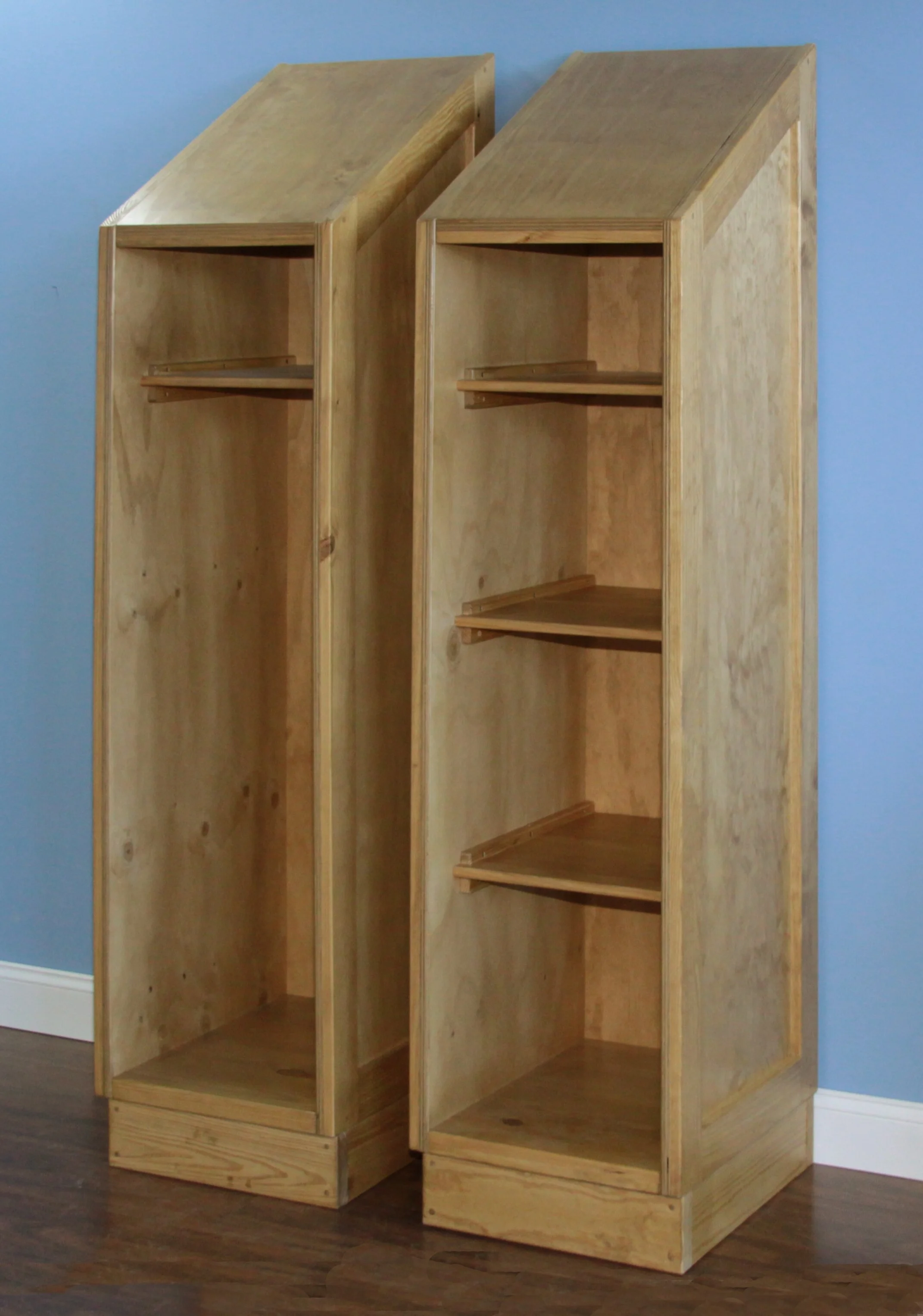 Photo 4 - Safe and Tough Small Wardrobe with Slant Roof - with 1 or 3 shelves.JPG