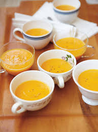 Préparer une soupe à la citrouille, cuire du pain... des gestes simples et réconfortants à faire avec les membres de la ressource!