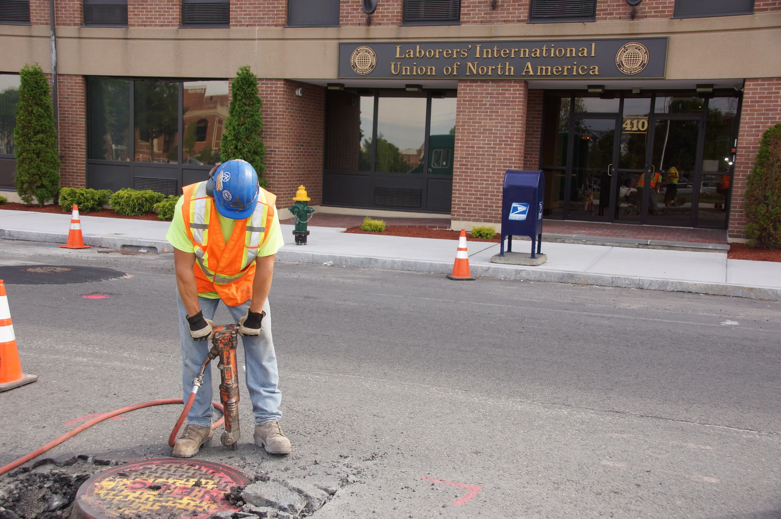 06.18.15 - So. Main St. Jackhammering-Flagging- Rosciti (31).JPG