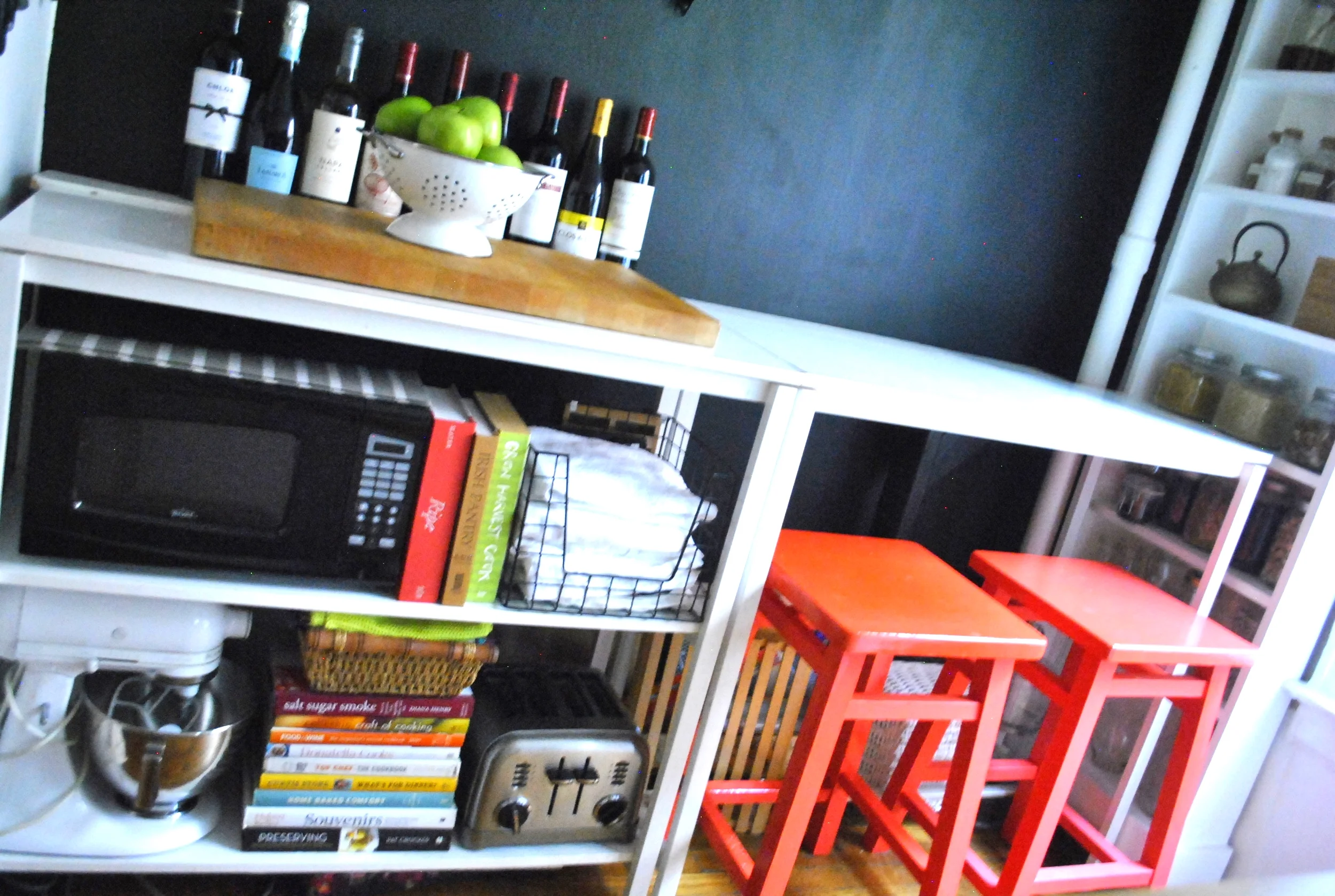 LIC // kitchen storage + seating