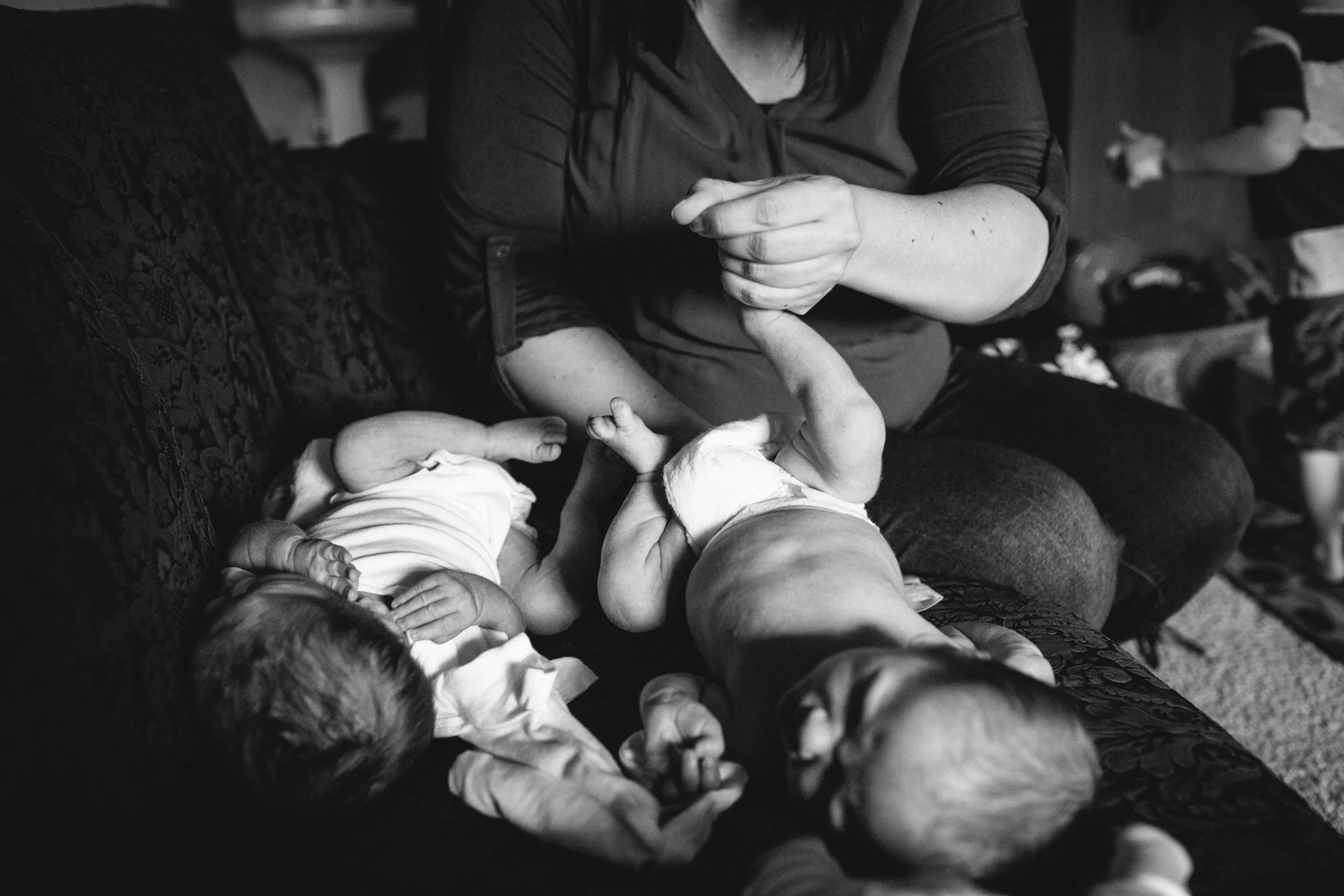 newborn_twins_6_17_web-6.jpg
