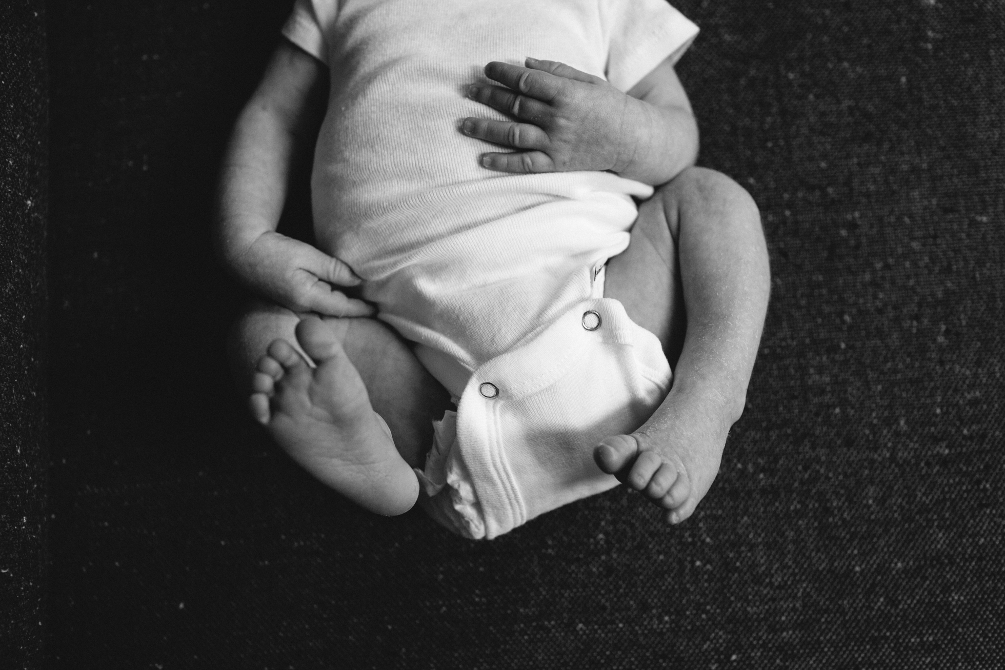 newborn_twins_6_17_web-43.jpg