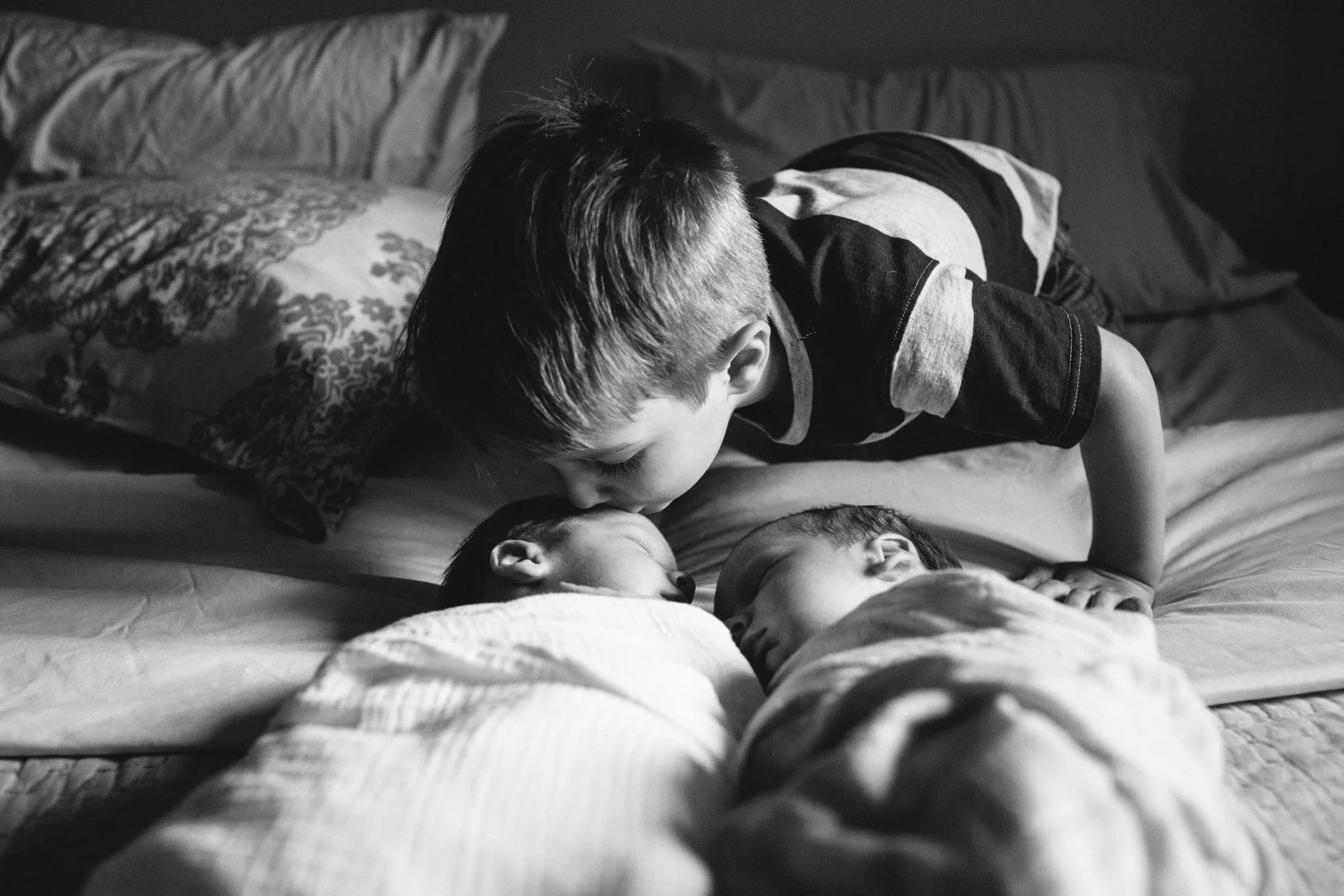 newborn_twins_6_17_web-201.jpg