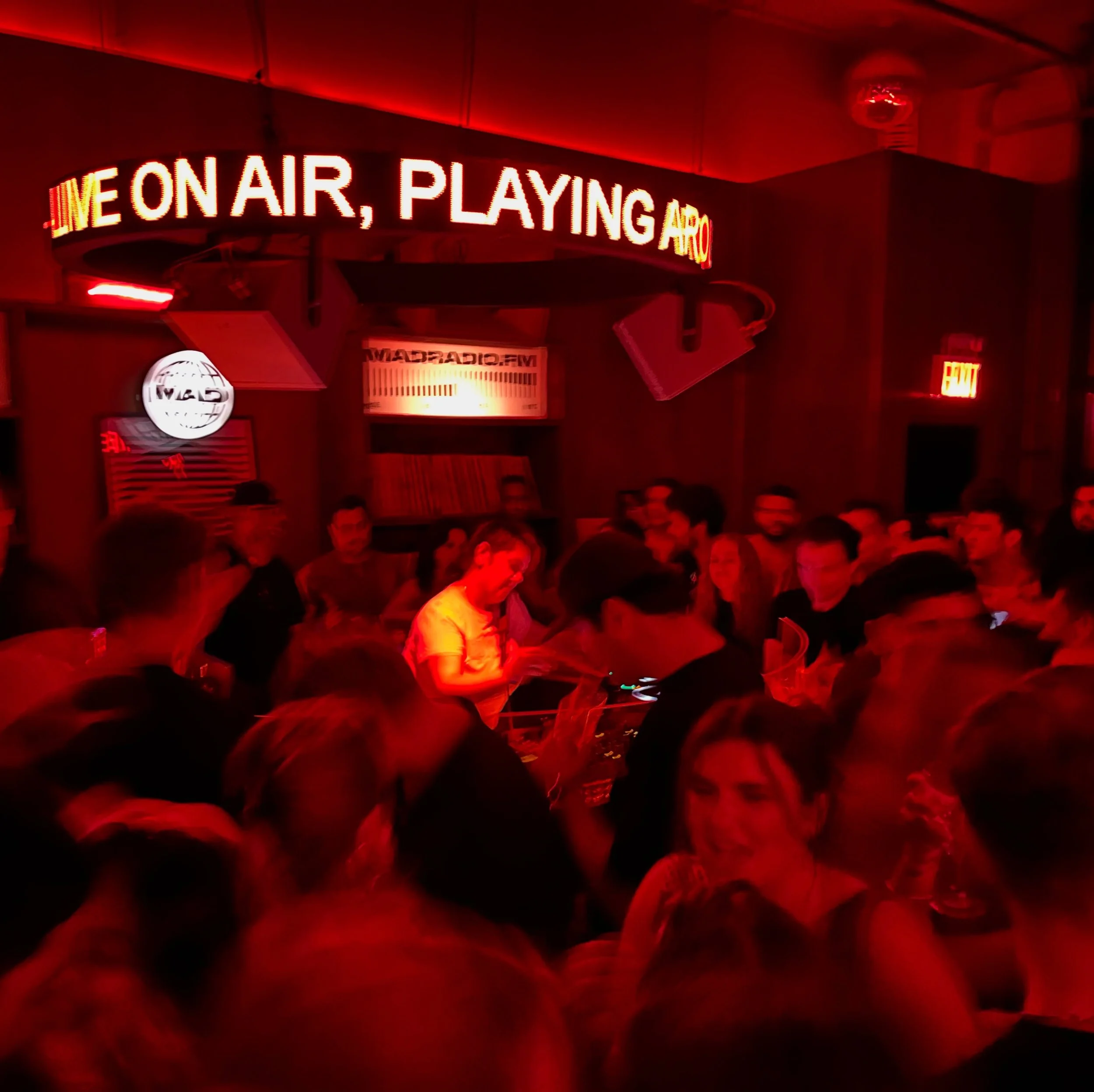 Going live today at 2pm my set from last Saturday @madradionyc - Hope you enjoy 😁❤️ thank you again to the crew at MR for having me back 🙏😁 - check it out via mad radio nyc on youtube 🎥