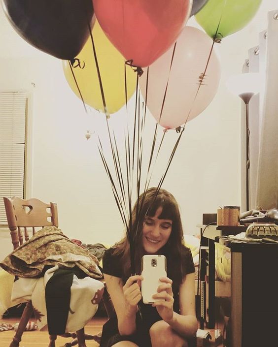 Dec 1. Pre-photoshoot balloon picture! 🎈