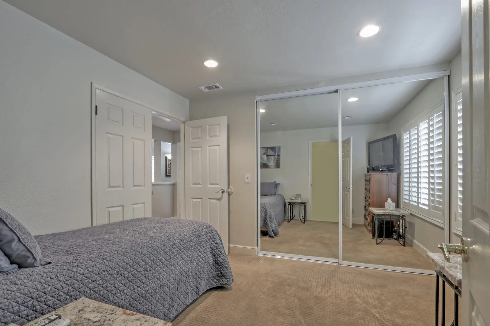 24_F83017_Linburn_Ct24_mls.jpg