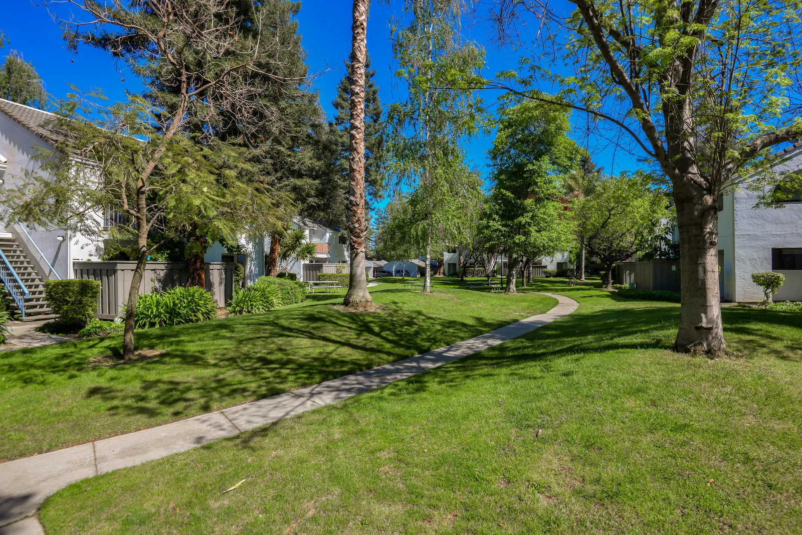26_F81055_N_Capitol_Ave26_mls.jpg