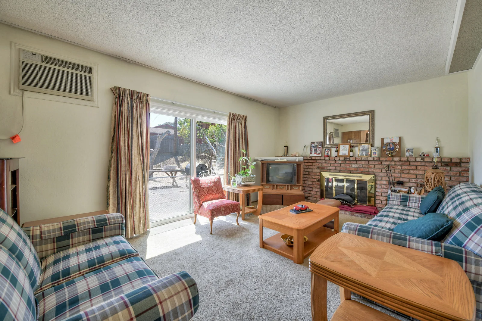 17_f8167611927517_mls.jpg