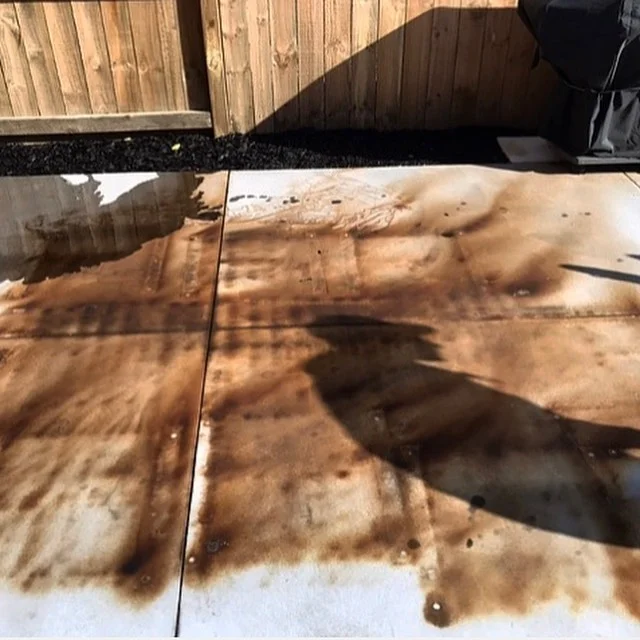 Another satisfying before and after sequence. This nasty stain was caused from some furniture being left outside and the varnish washing off, staining their fresh cement 😱. Lucky the SWISH team were able to resolve it using a combination of chemical