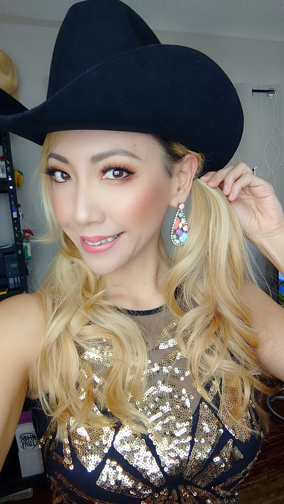 Fiddling Leona around the world #10 (Happy Moo Year 2021!!)