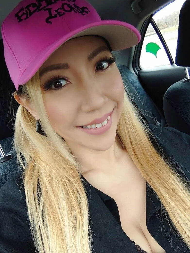 Fiddling Leona around the world #11 (はぃやく日本に帰りたいよぉ〜!!)