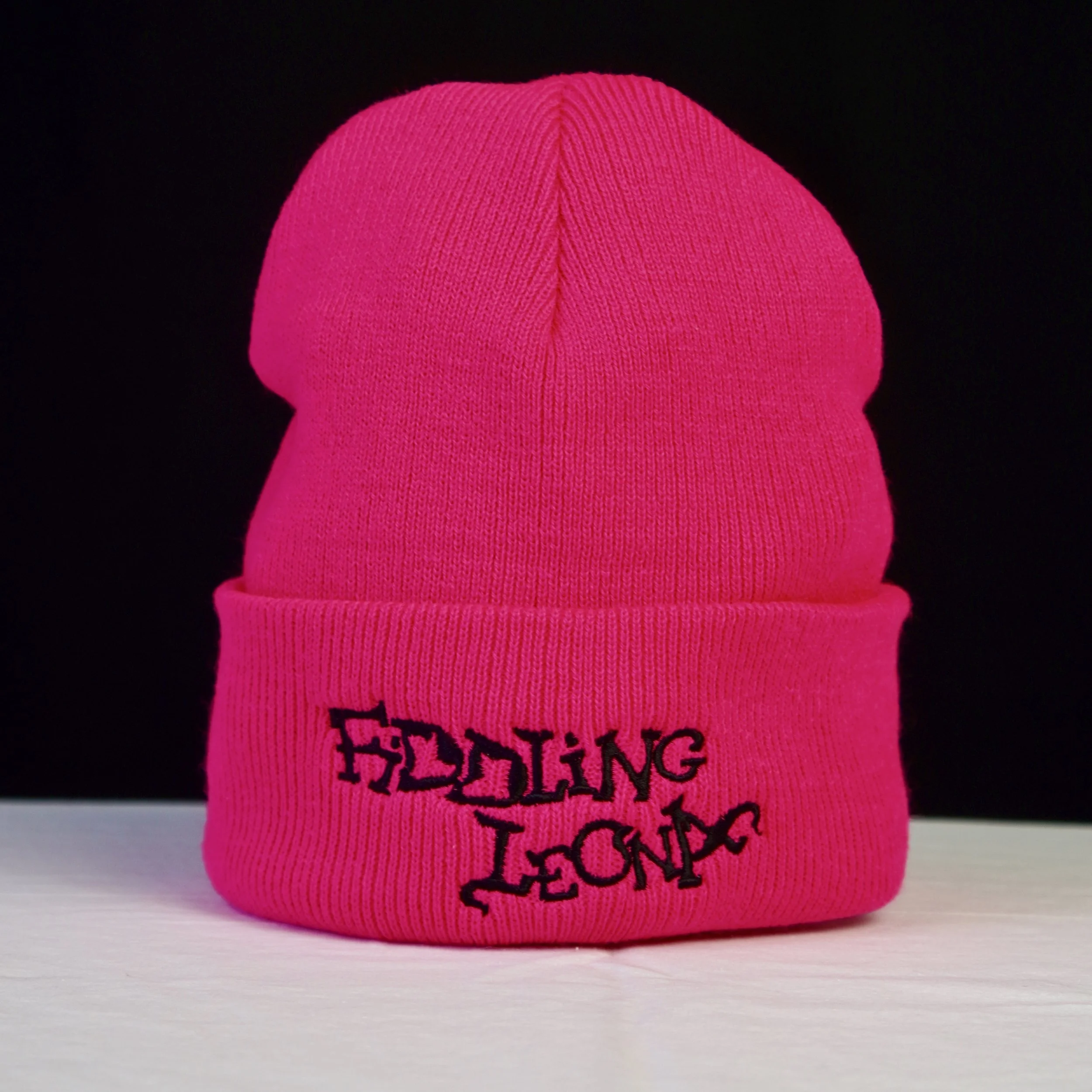 Fiddling Leona Beanies (Black)(Pink)